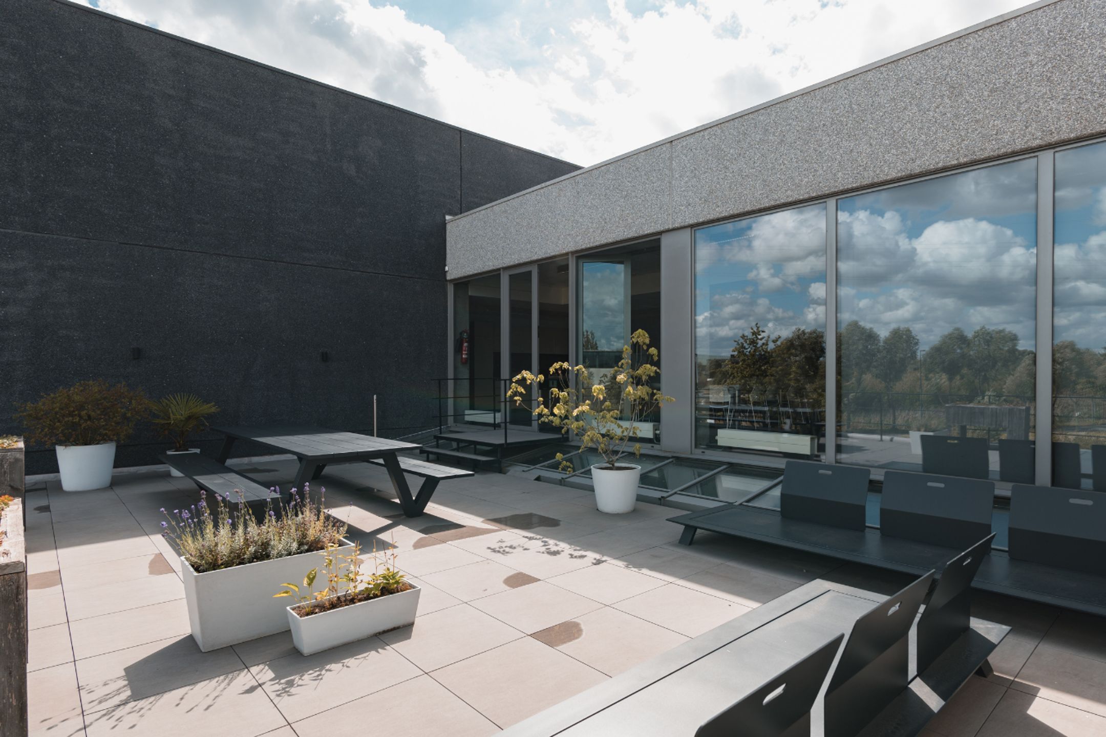 Modern bedrijfsgebouw langs E17 in Zwijndrecht foto 28