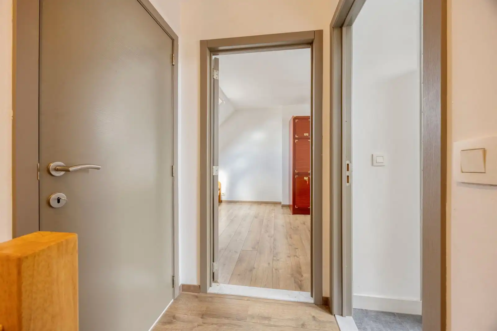 Volledig gerenoveerde 4-slpk woning met garagebox foto 19