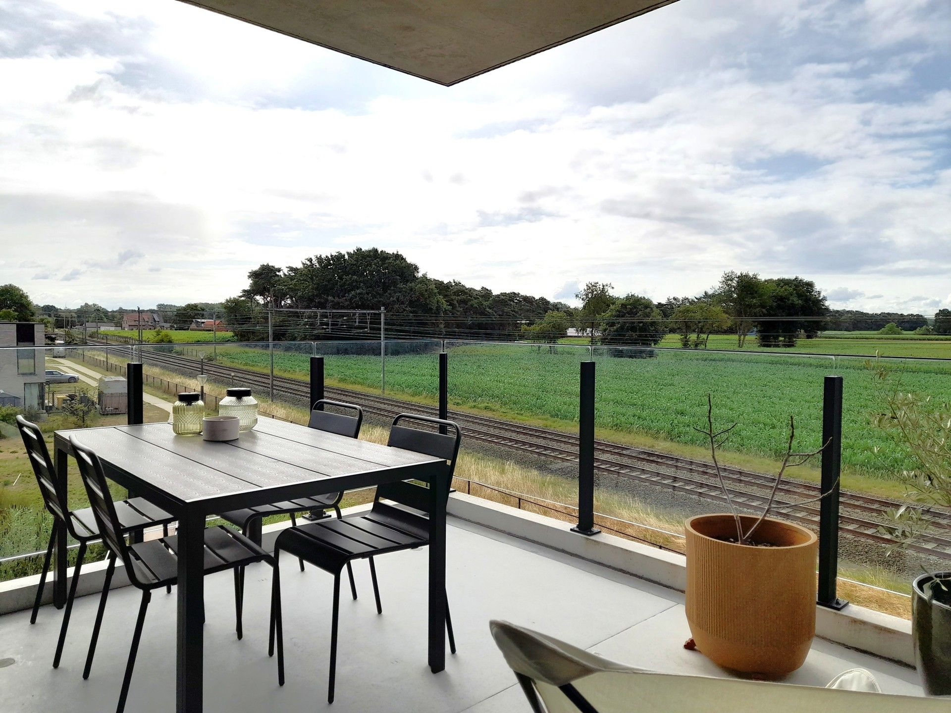 Mooi 2-slpk-appartement met terras foto 13