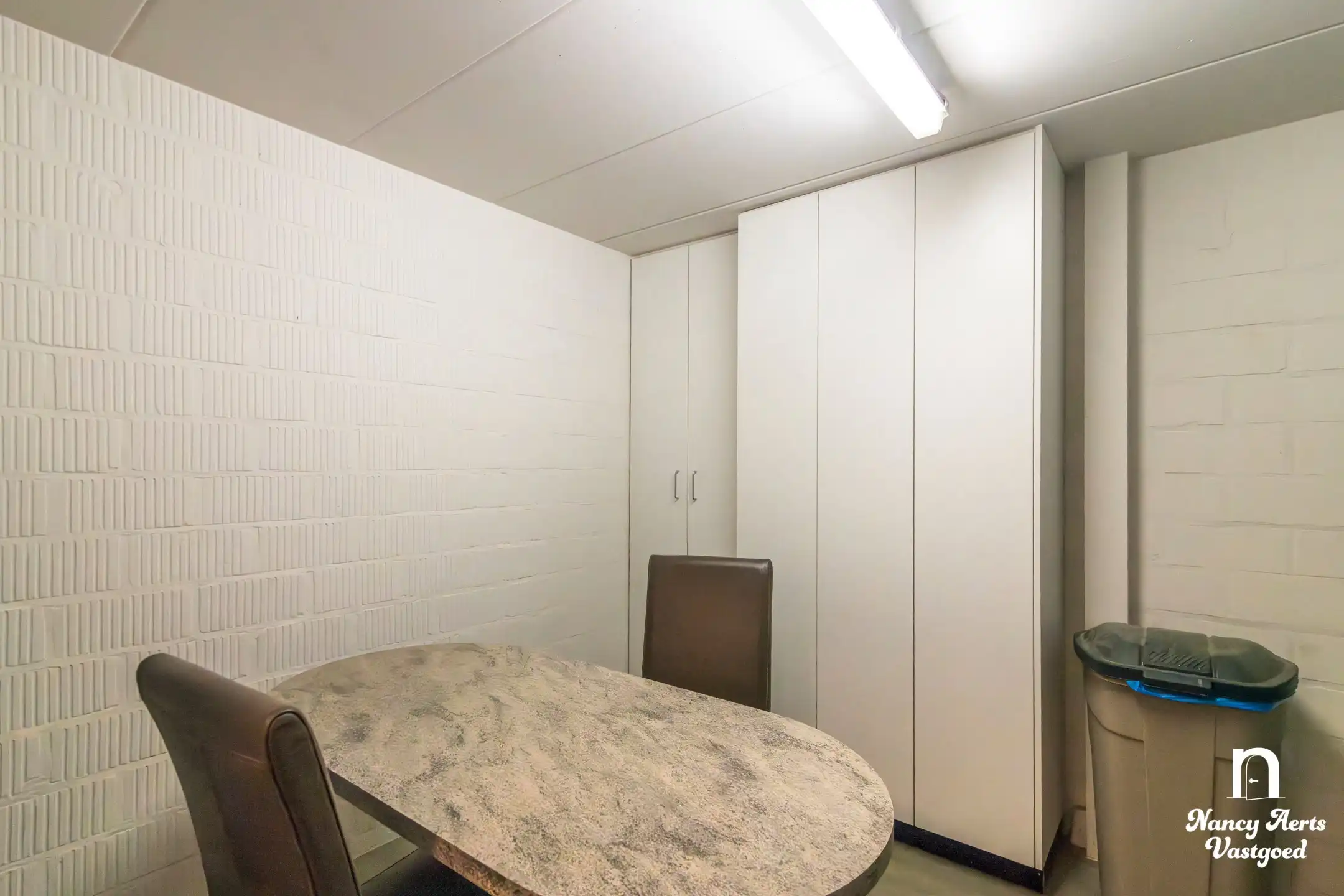 Loods van 550 m² met kantoor en woning met 4 slaapkamers foto 11