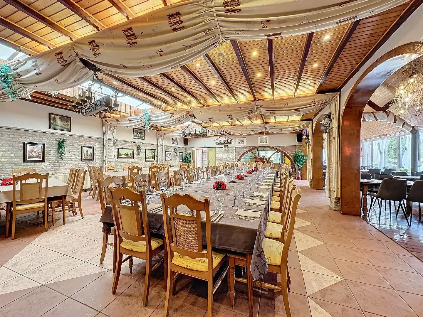 Restaurant en feestzaal ter overname foto 10