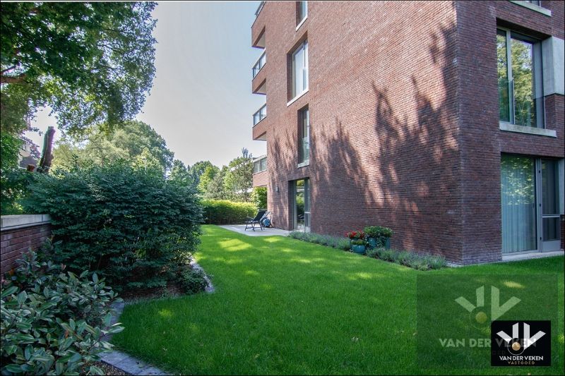 LUXUEUS GVL 3 SLPK-APP MET TUIN EN TWEE STAANPLAATSEN foto 8