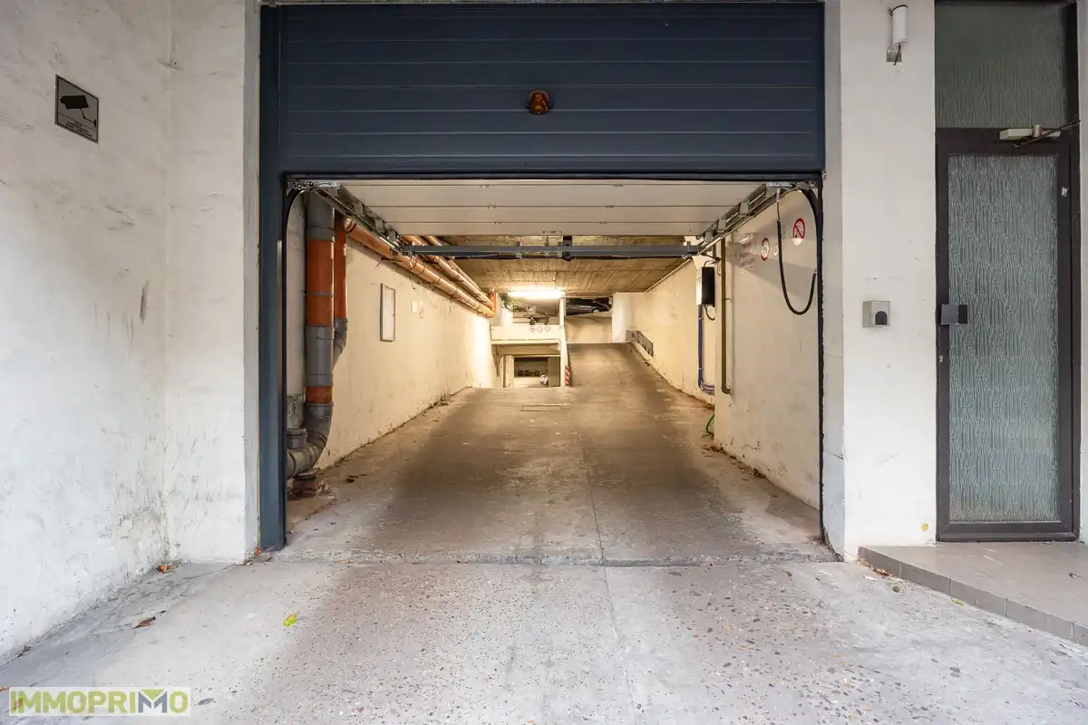 Opbrengsteigendom - vierde verdieping van een parkeergebouw te Borgerhout. foto 4