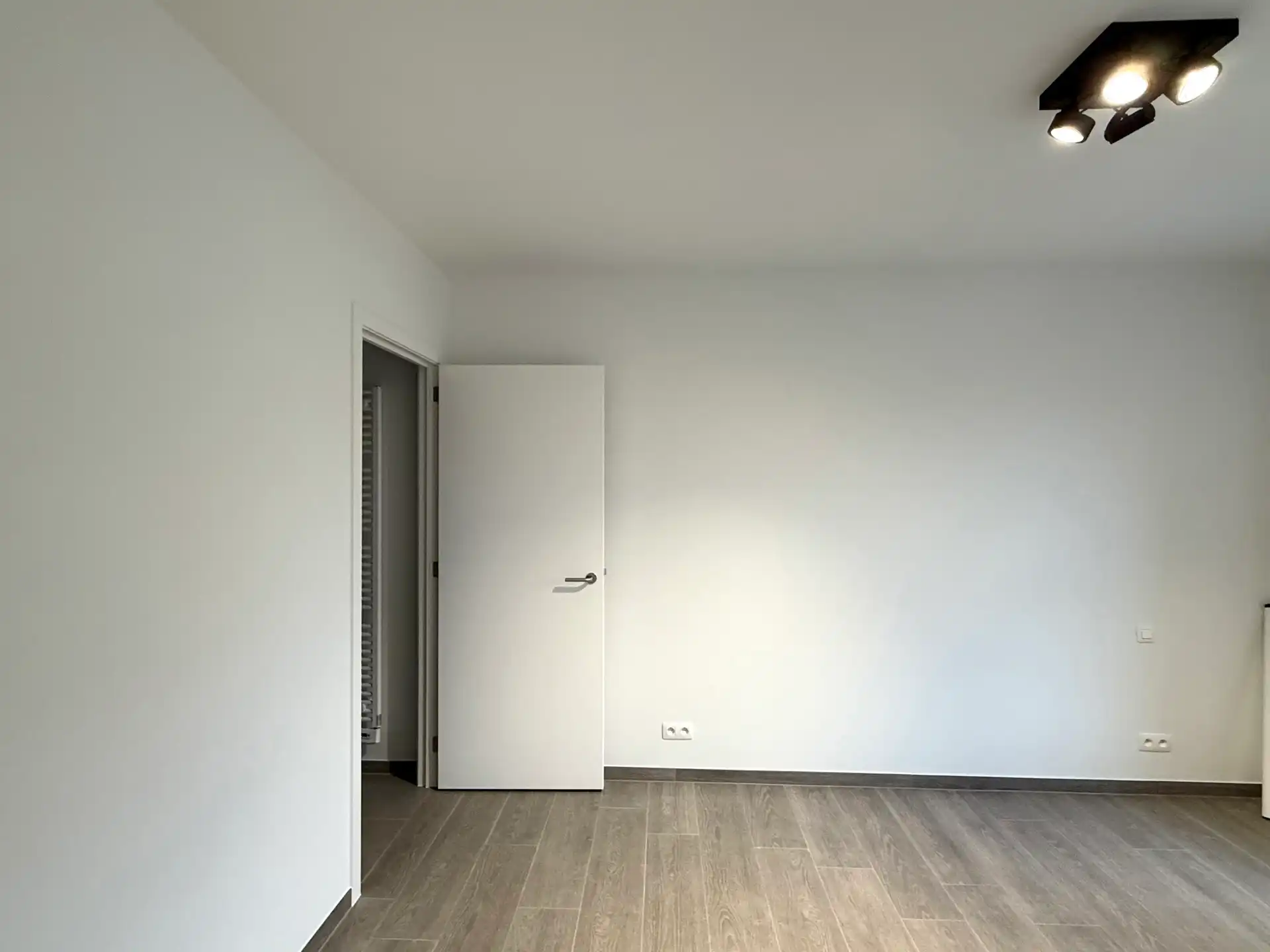 Modern 2-slaapkamerappartement met parking en EPC A foto 7