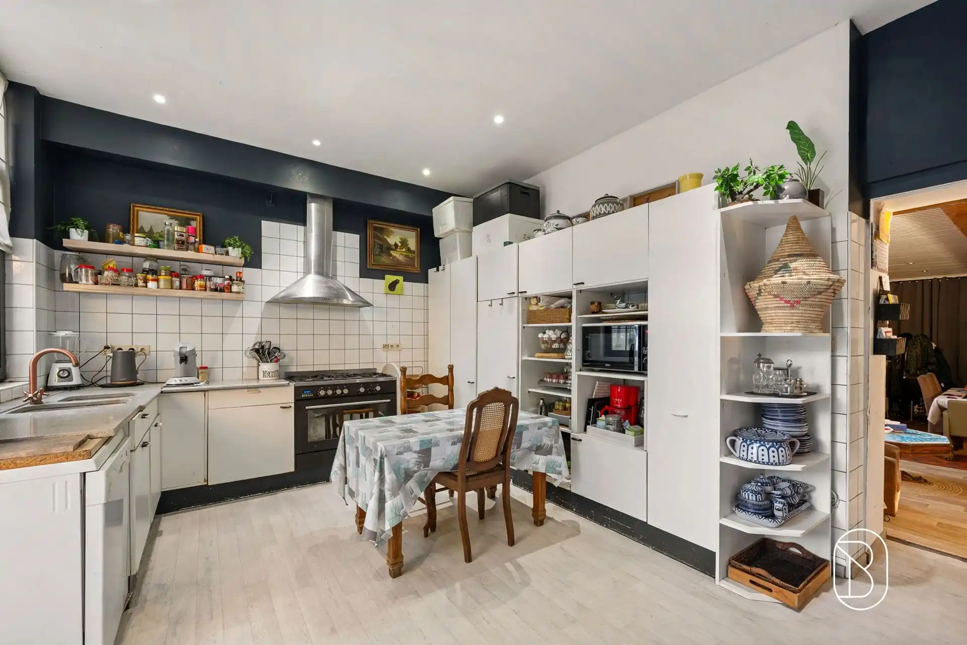 Grote karakterwoning met 5 slaapkamers en dakappartement. foto 14