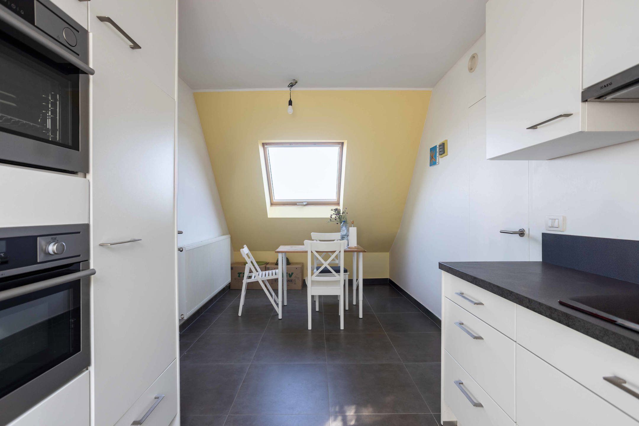 Ruim en lichtrijk 2-slpk appartement te koop met garagebox foto 9