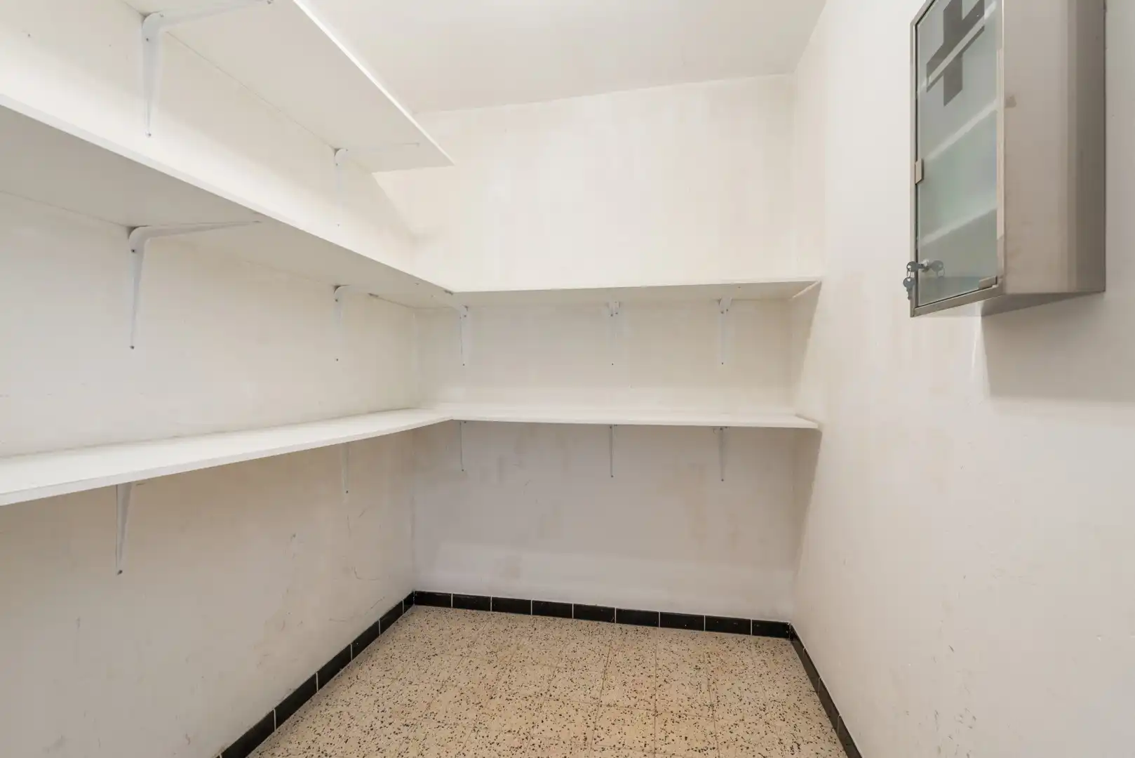 RUIM APP. MET 3 SLPKS TE GENK CENTRUM foto 17