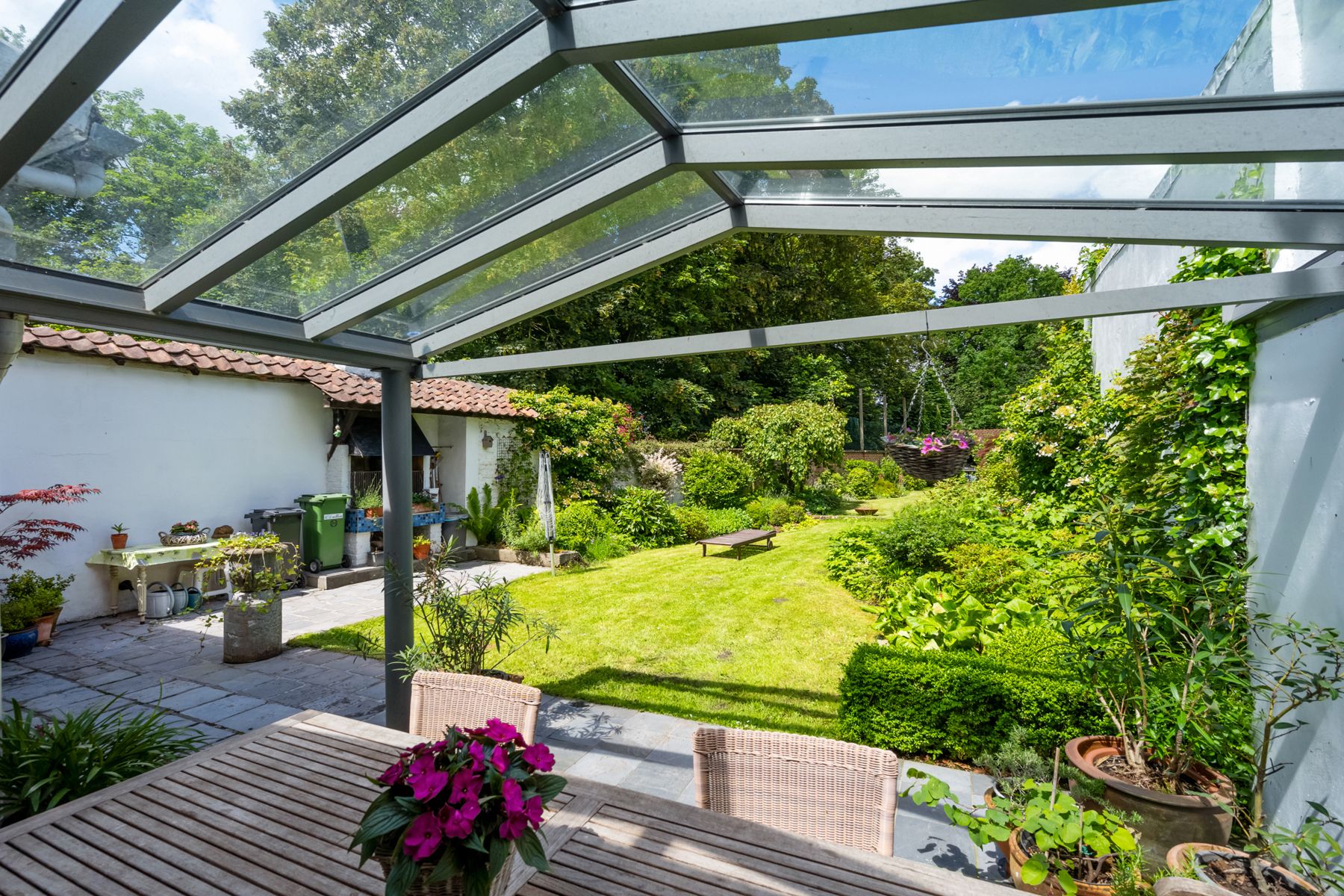 Uniek karaktervol herenhuis met aangename tuin  foto 1