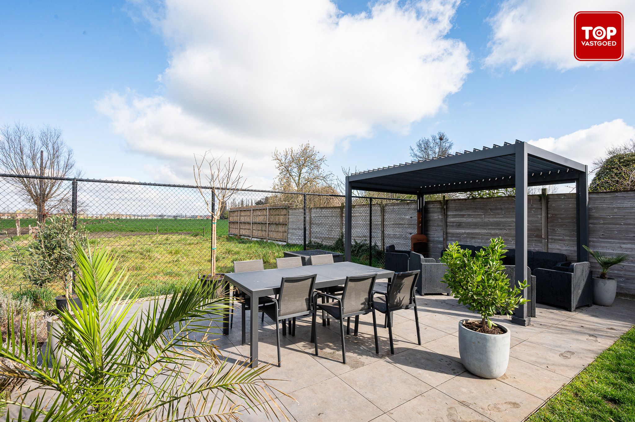 instapklare woning met zicht op uitgestrekte velden foto 21