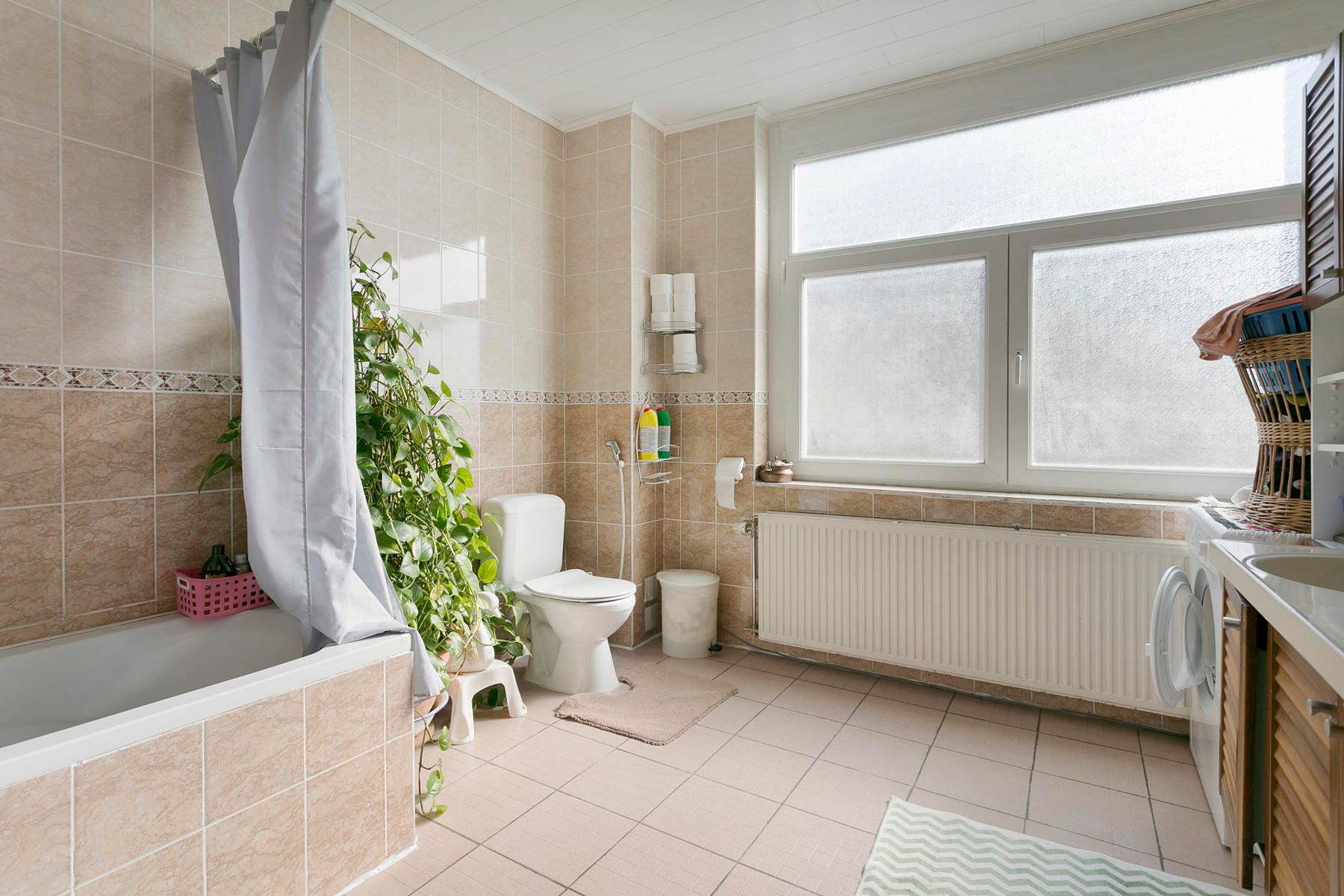 Karaktervol opbrengstgebouw op toplocatie in Ronse! foto 15