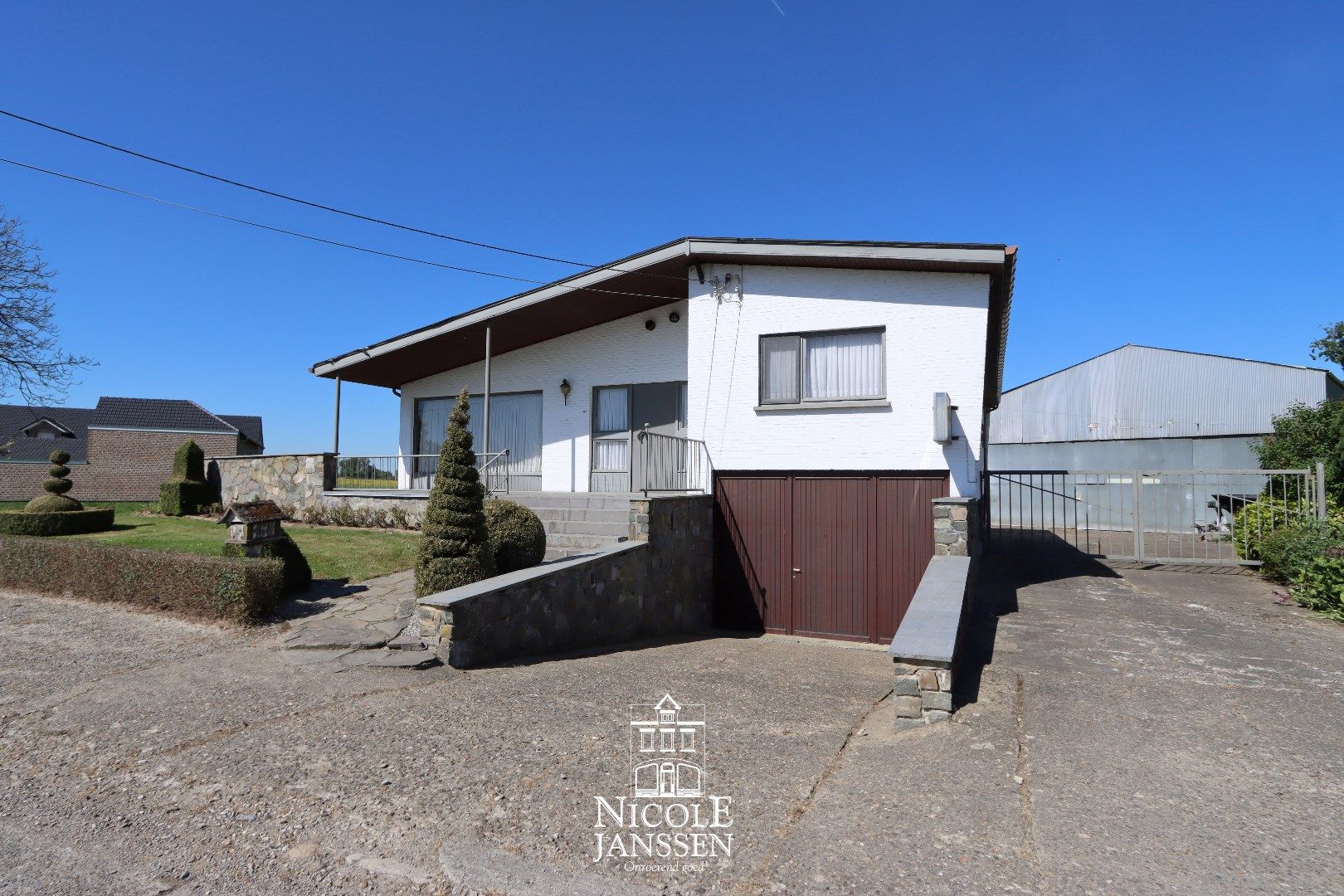 Woning met loods/stallen foto 2