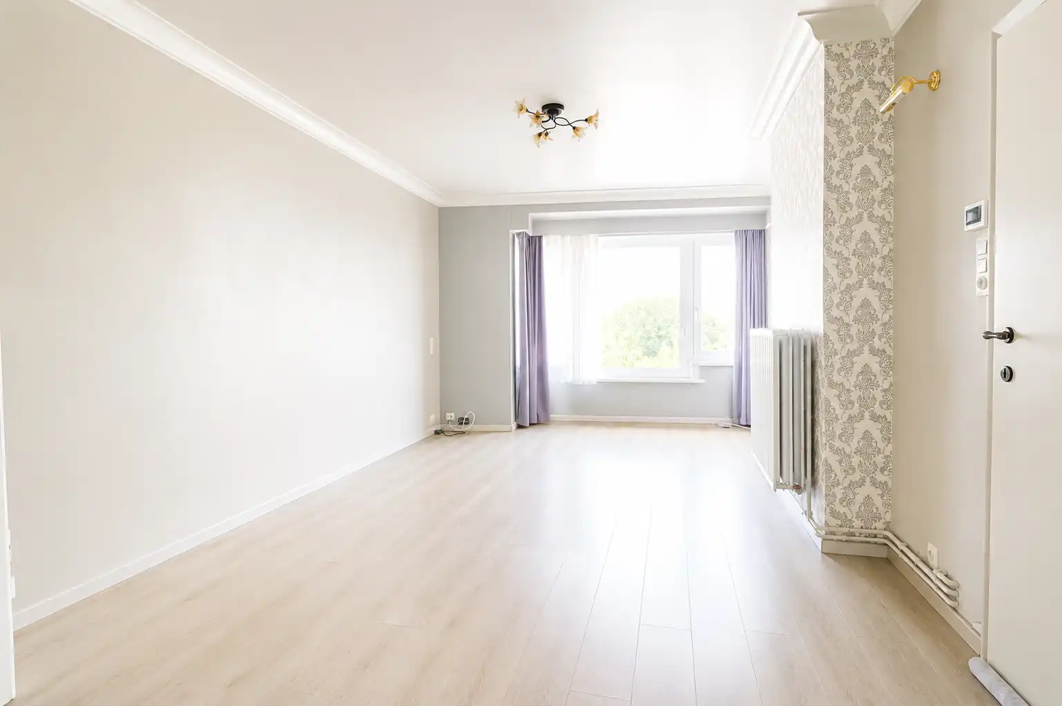 Lichtrijk appartement met 1 slaapkamer en grote veranda, op wandelafstand van het centrum. foto 3