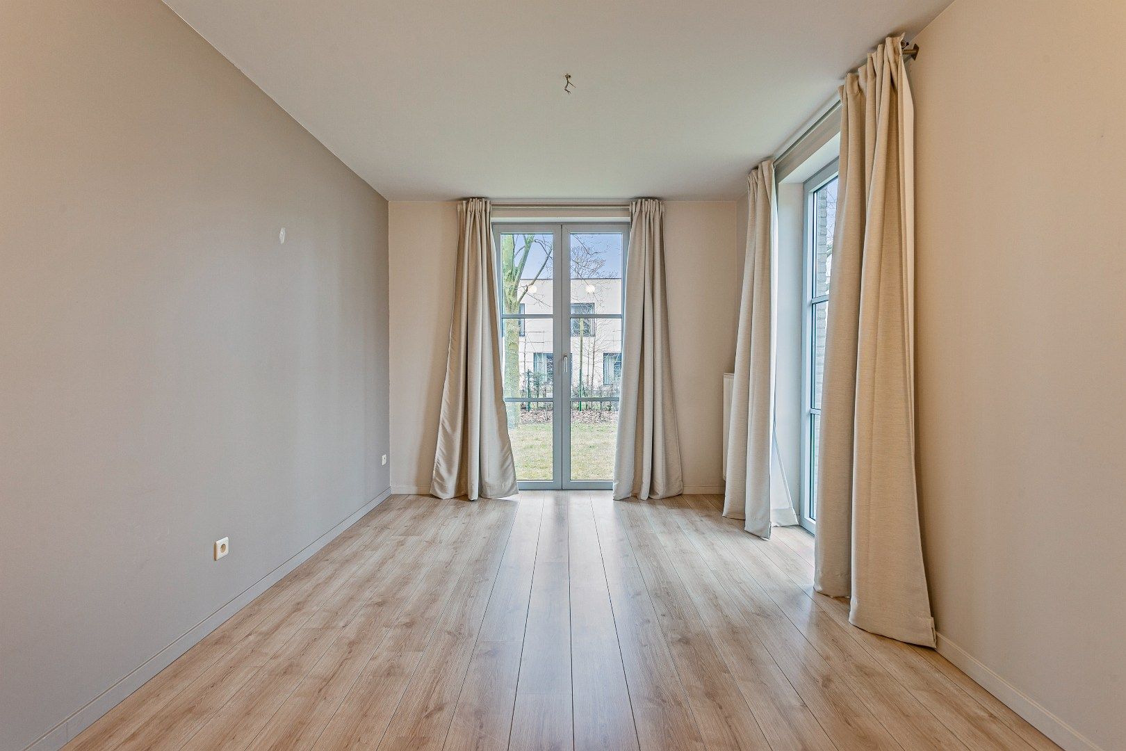 Prachtig gelijkvloers  3 slaapkamer appartement met tuin van 389m2 foto 14