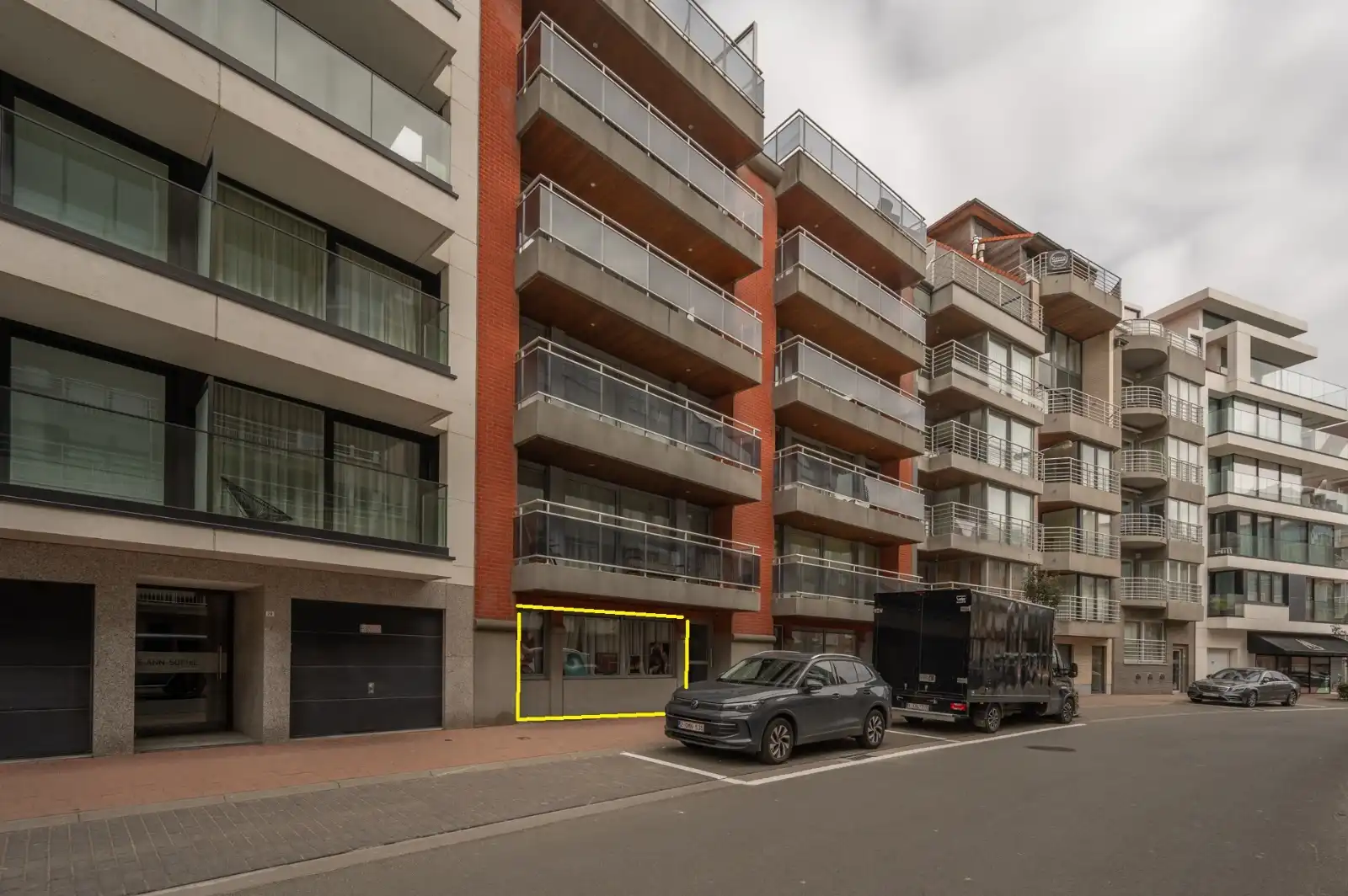 Ruim woon-appartement op 2 stappen van het Rubensplein. foto {{pictureIndex}}