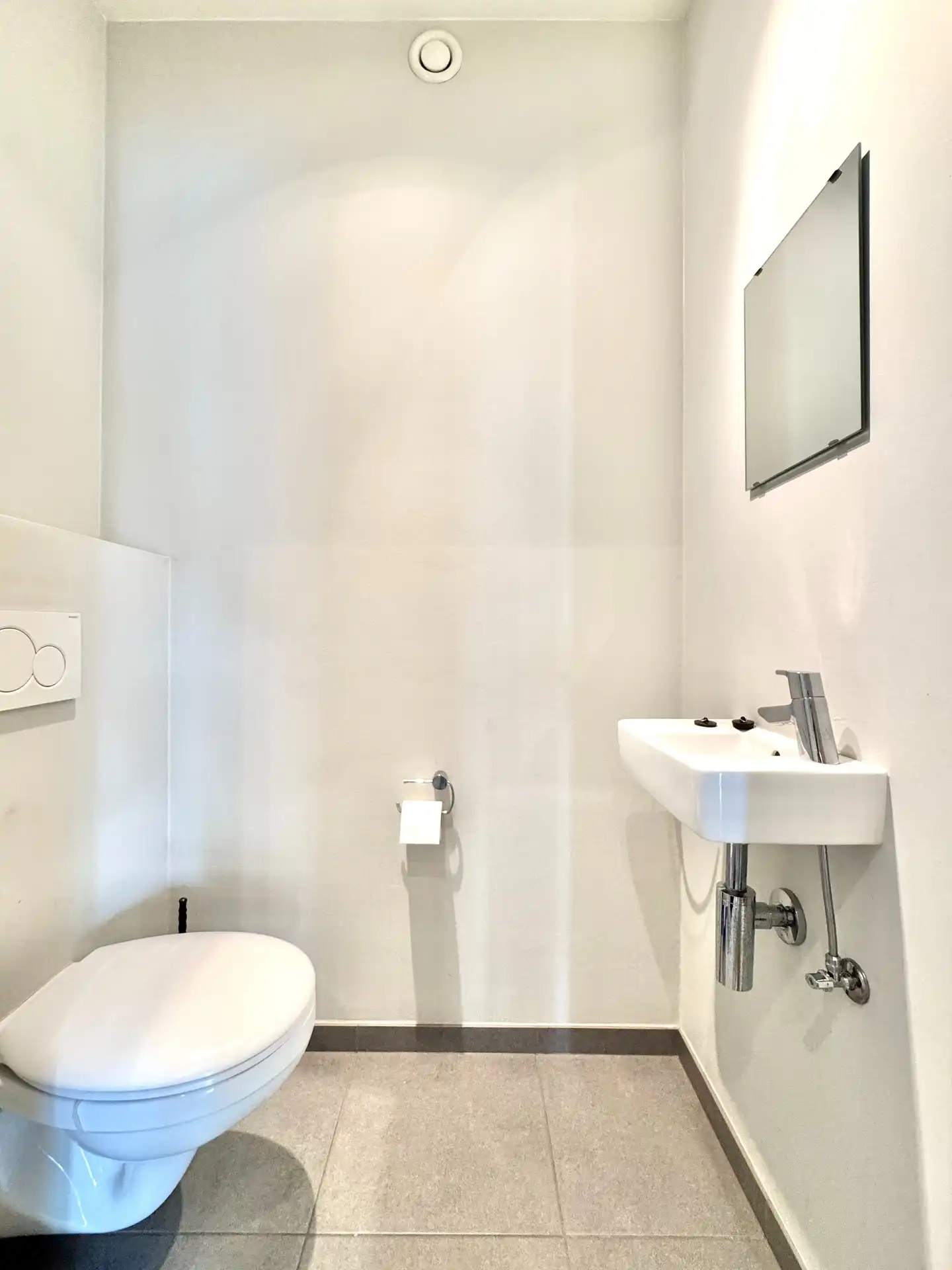 GELIJKVLOERS APPARTEMENT | VOOR- EN ACHTERTUIN | 2 KAMERS | GARAGE | 140 M² foto 11