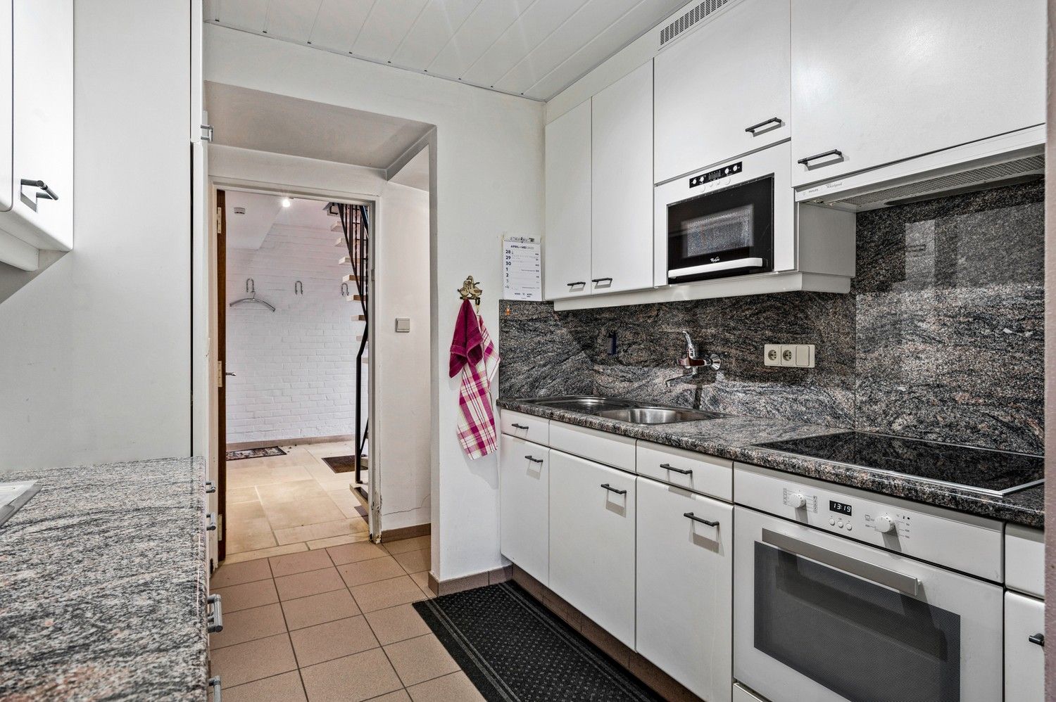 Ruime halfopen bebouwing met garages op uitstekende ligging foto 12