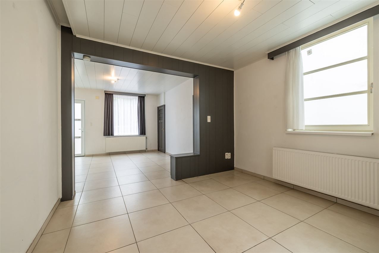 Gerenoveerde woning in rustige straat, 2 slaapkamers, ruime keuken, conforme elektriciteit en wandelroutes vlakbij. foto 8