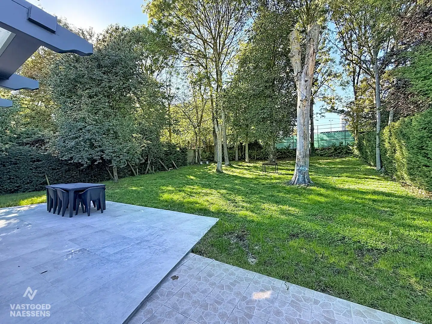 RUIME BUNGALOW MET TUIN EN GARAGE foto 14