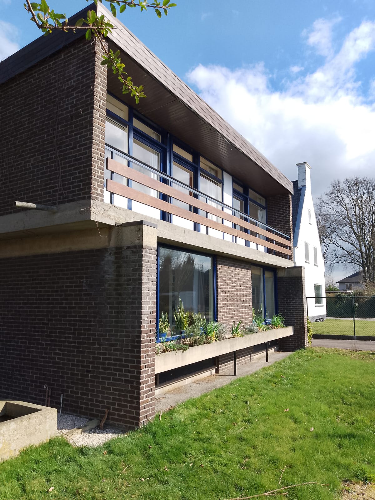 Architectwoning te koop in zeer rustige wijk  foto {{pictureIndex}}