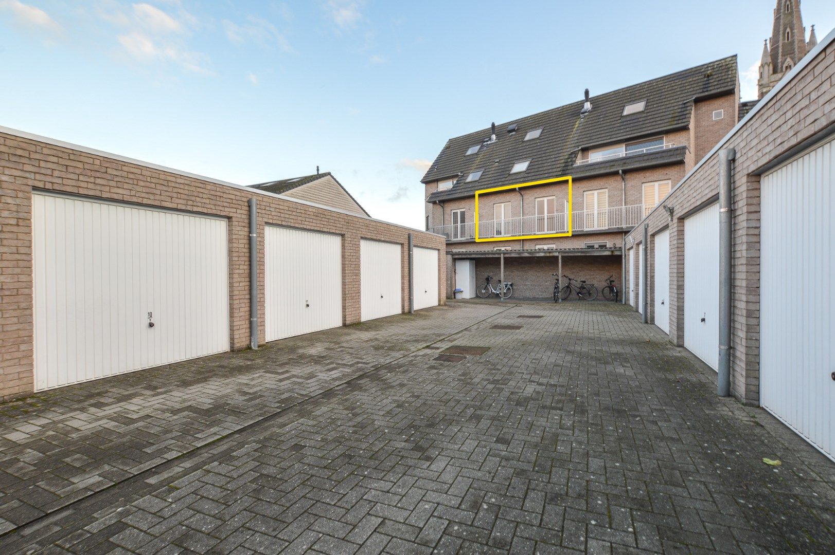 Modern 1-slaapkamerappartement met garage in hartje Oudenburg foto 13