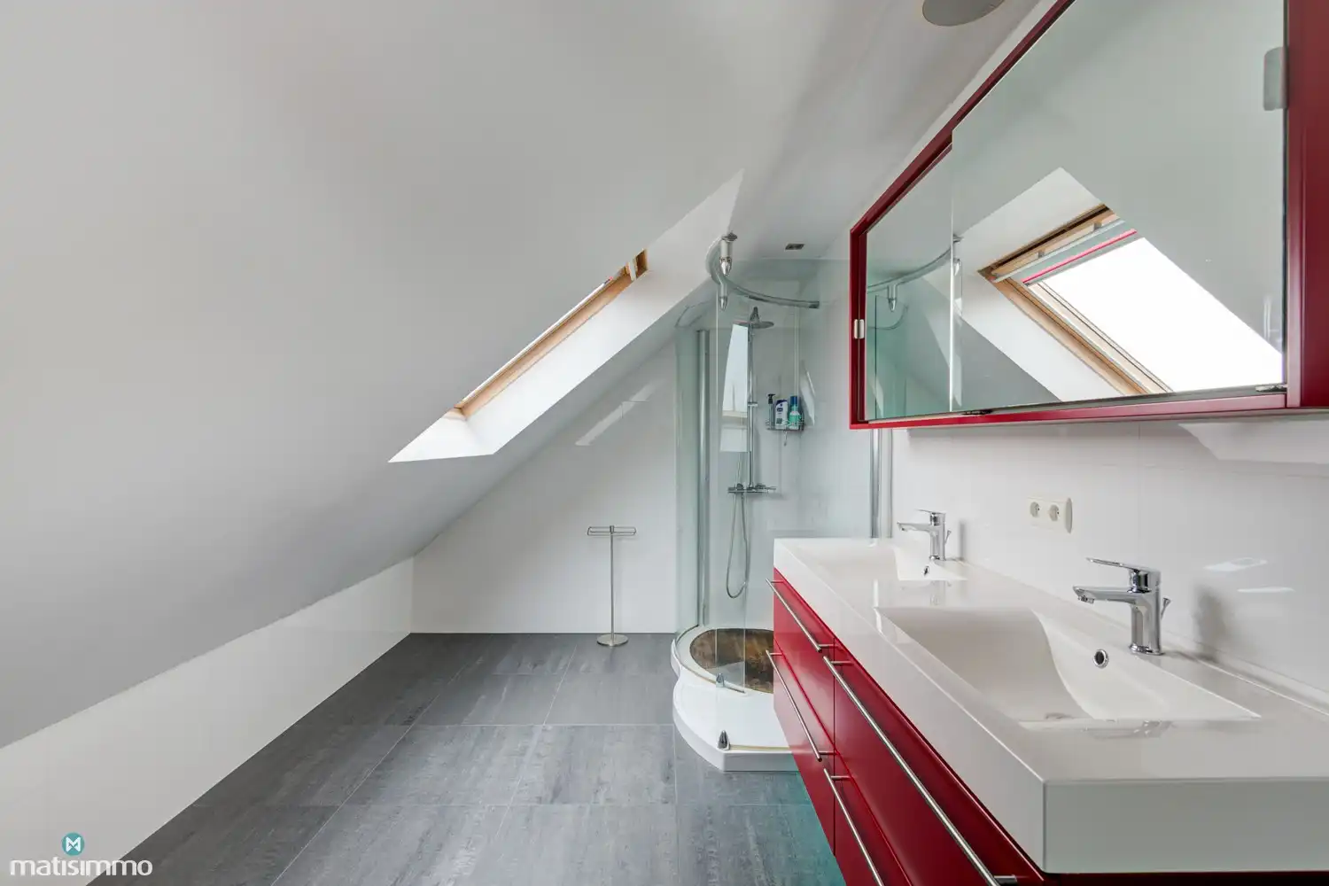 ZEER RUIM EN MODERN DUPLEXAPPARTEMENT (234M²) MET 5 SLAAPKAMERS, 2 BADKAMERS, 2 TERRASSEN, 2 KELDERS, DUBBELE GARAGE (60M²) (+ OPTIONEEL GARAGE) IN HET CENTRUM VAN LANAKEN foto 28