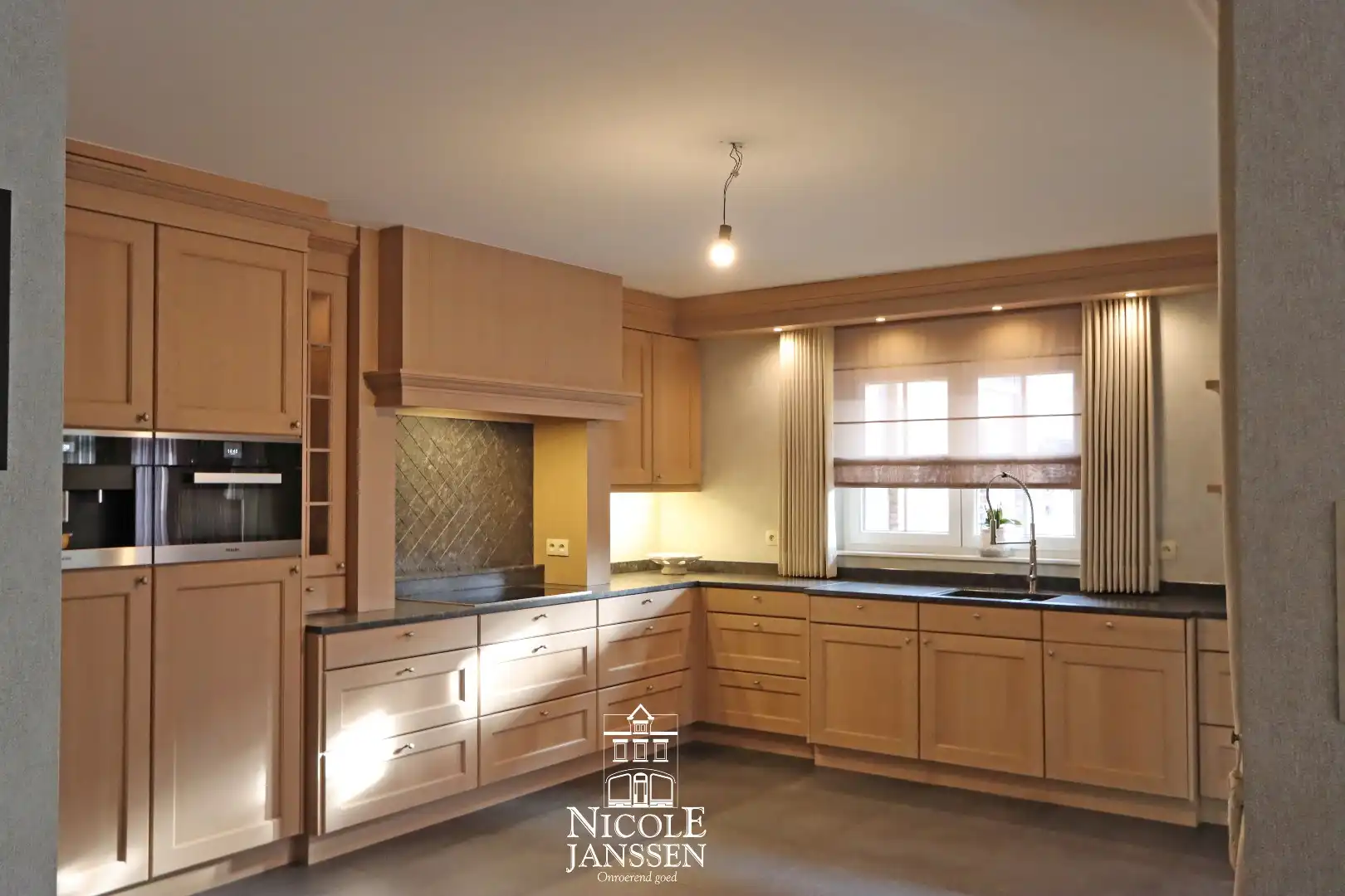 Ruime halfvrijstaande woning  foto 9