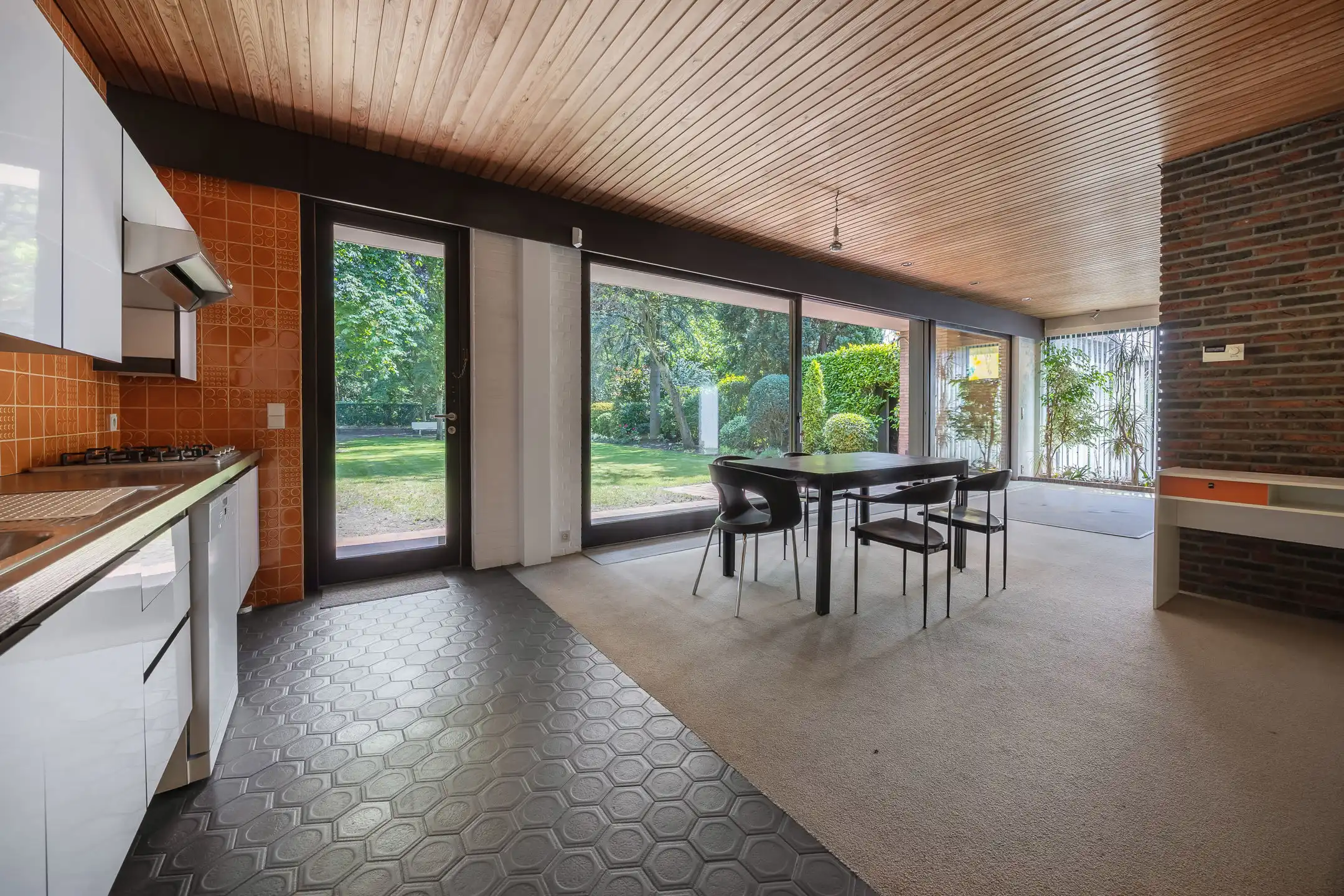 Karaktervolle villa met mooie tuin op toplocatie in Kapellen foto 9