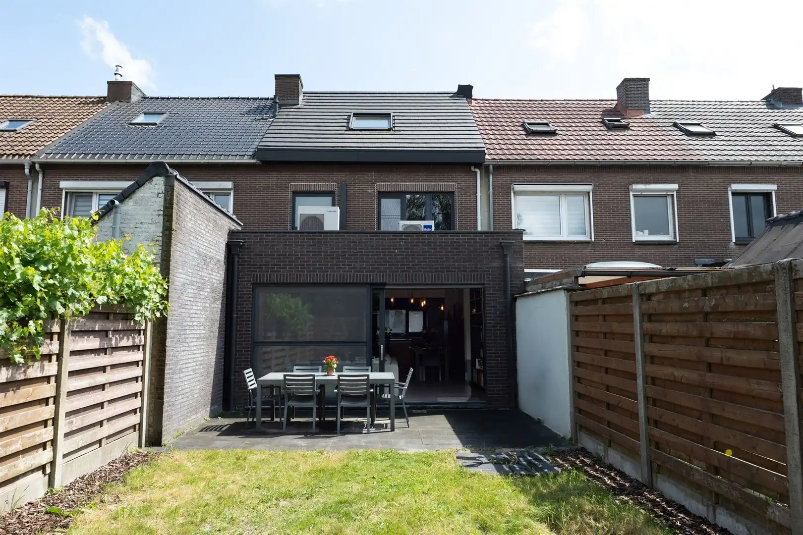 INSTAPKLARE CENTRAAL GELEGEN RIJWONING MET DRIE SLAAPKAMERS EN GEZELLIG TUINTJE! foto 37