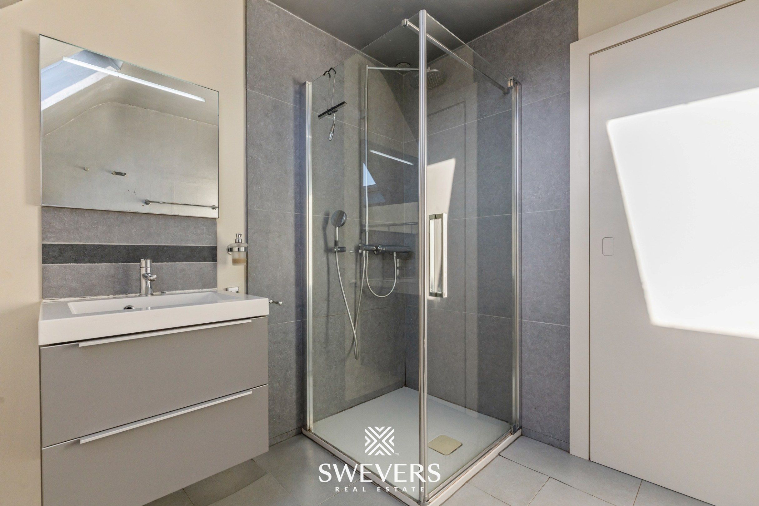 Ruime gezinswoning (282m²) met 4 slaapkamers te Lummen foto 12