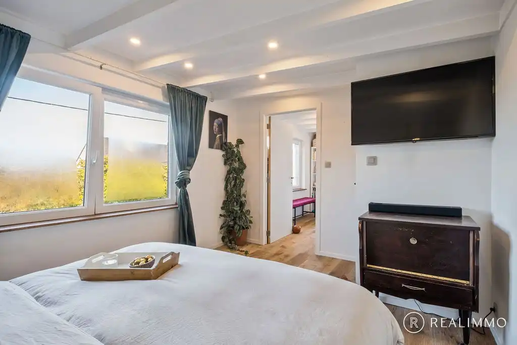 Stijlvol gerenoveerde woning met loods aan de voet van de Kluis! foto 20