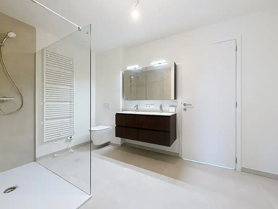 Modern en energiezuinig appartement op toplocatie in Roeselare foto 6