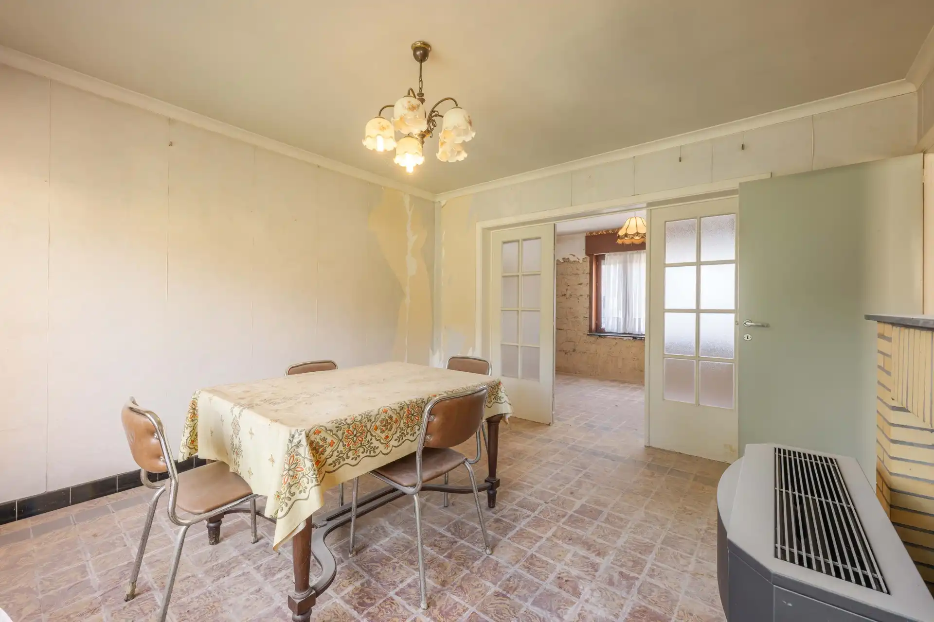 Kloeke woning met 3 slaapkamers en tuin/ bouwgrond TE KOOP in Meulebeke! foto 6