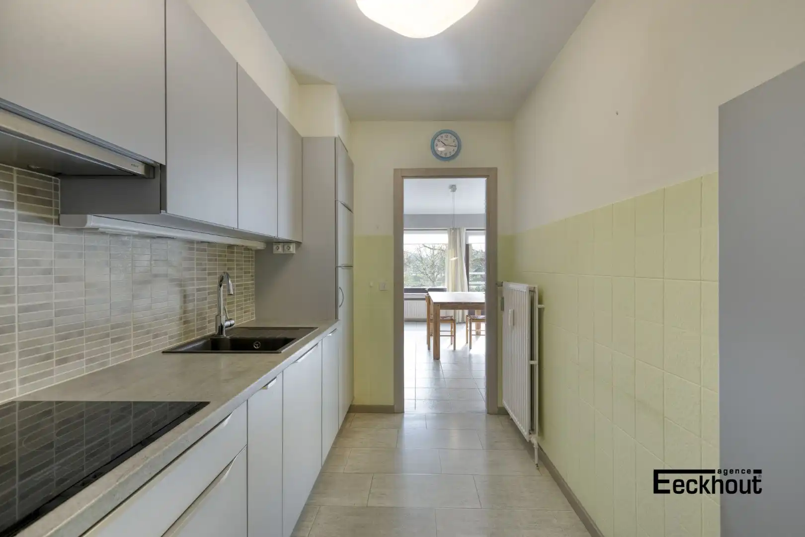 Ruim en zonnig appartement met open zicht en 2 slaapkamers, in het centrum van Oostende, vlakbij jachthaven. foto 9