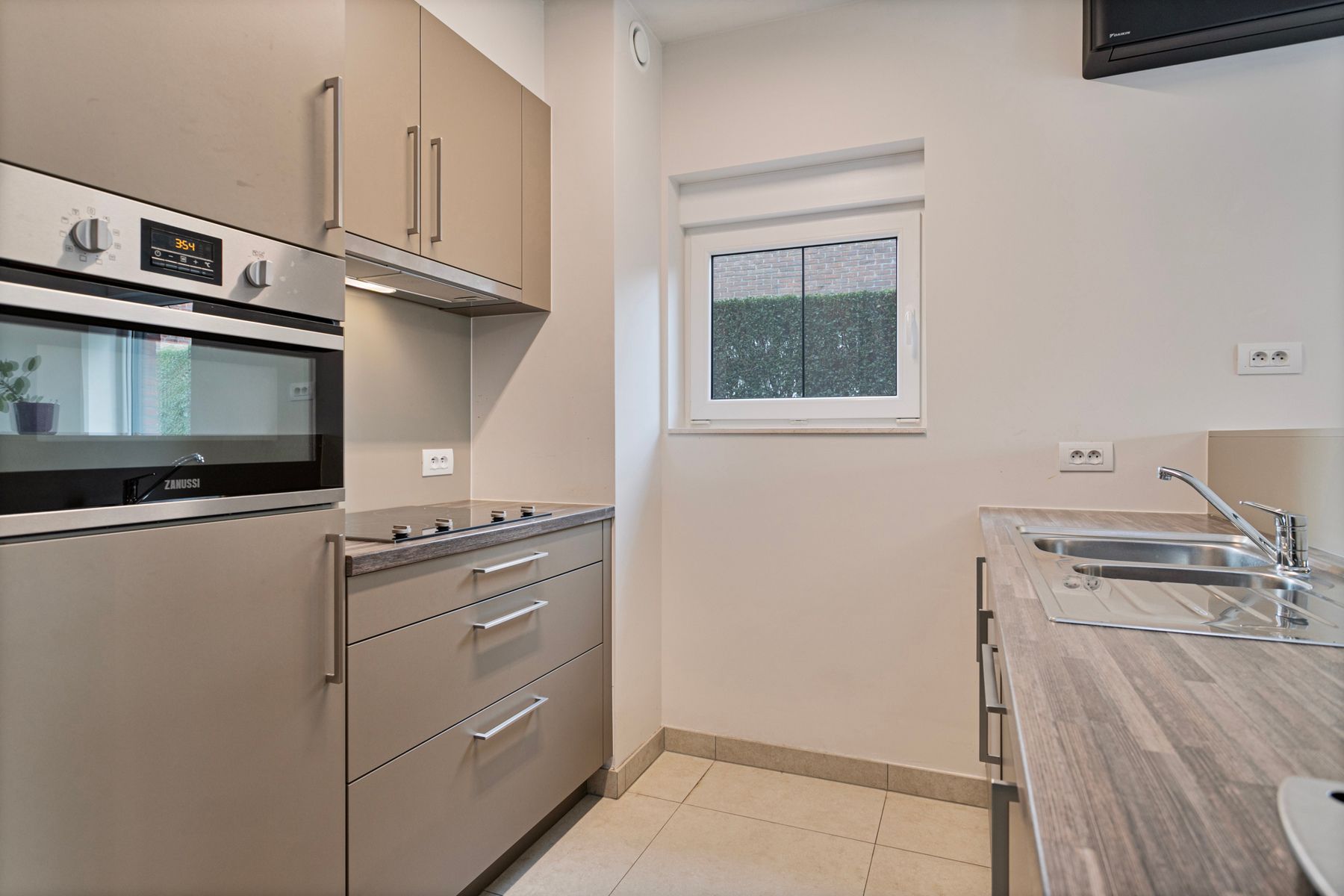 Recente instapklare woning met 4 slaapkamers ! foto 8