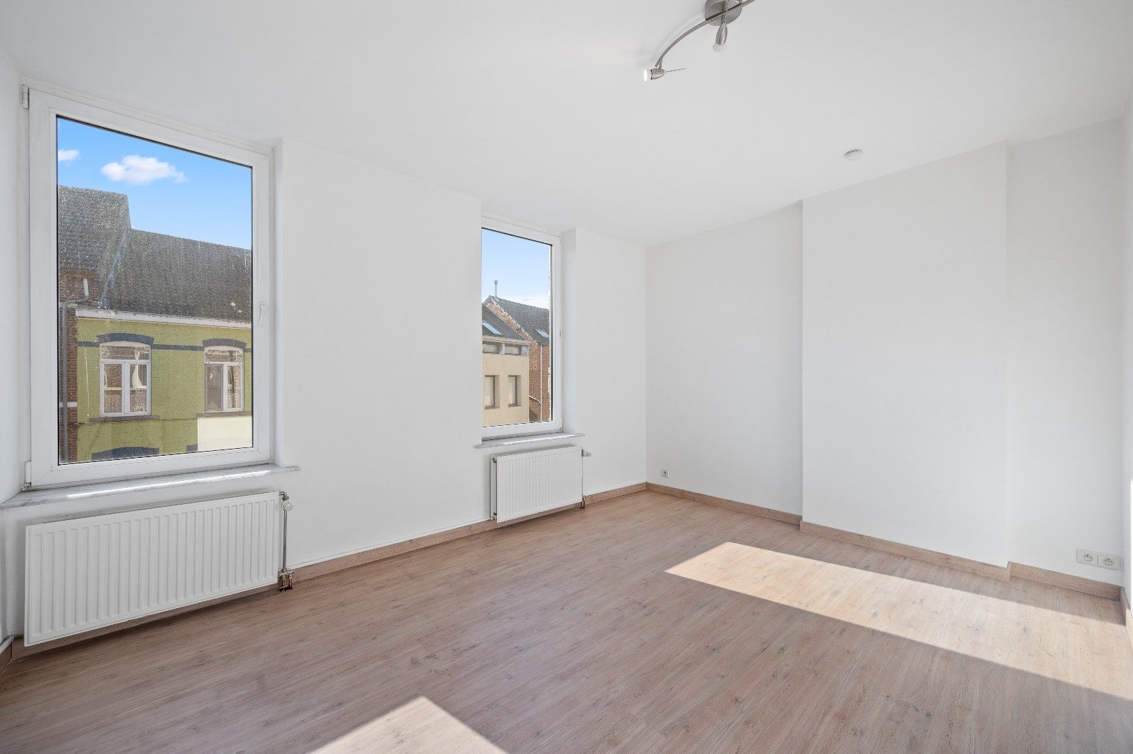 Instapklare woning met 3 slpks, tuin en terras in het gezellige Hoegaarden foto 15