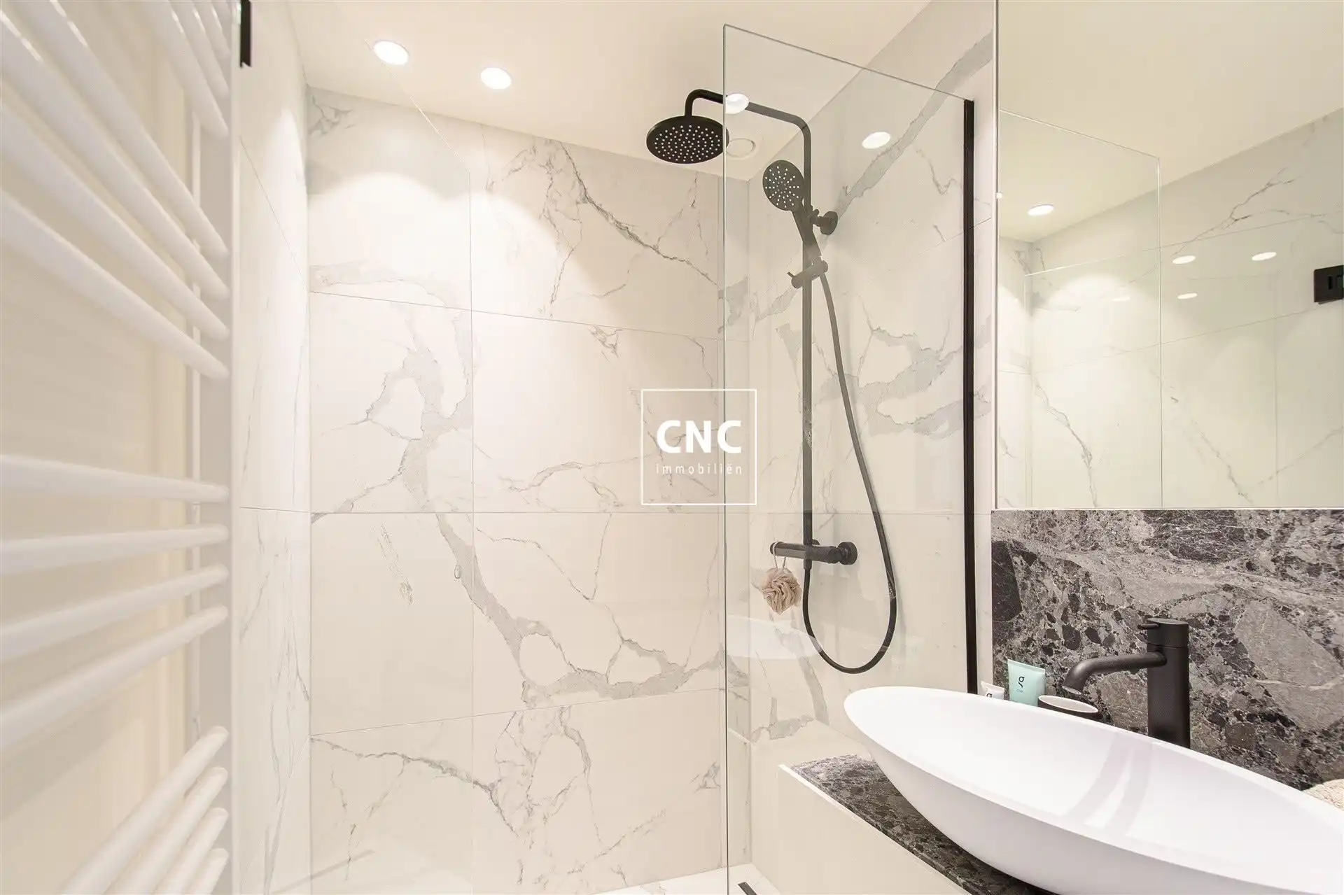 Stijlvol gerenoveerde duplex op toplocatie in Knokke

 foto 21