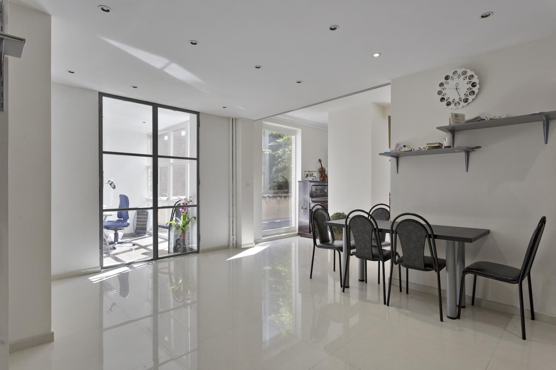 ANTWERPEN-BERCHEM - Ruim 2 slaapkamer appartement  foto 2