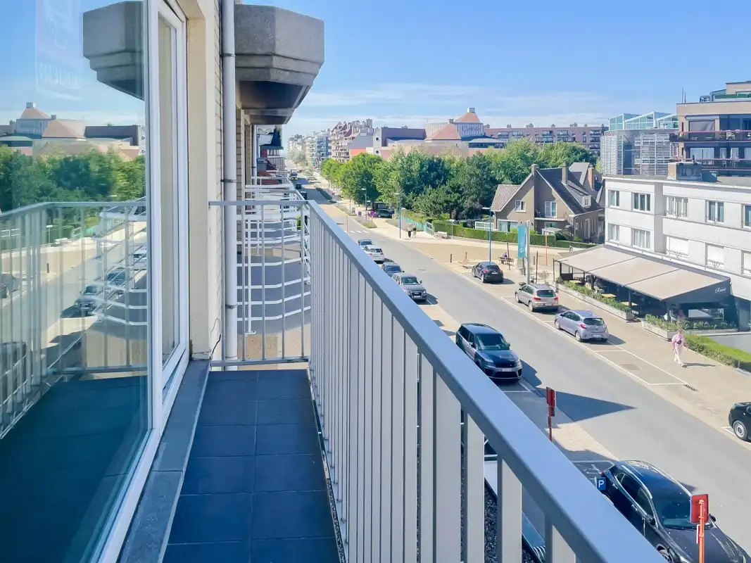 Gerenoveerd appartement met 2 slaapkamers foto 2