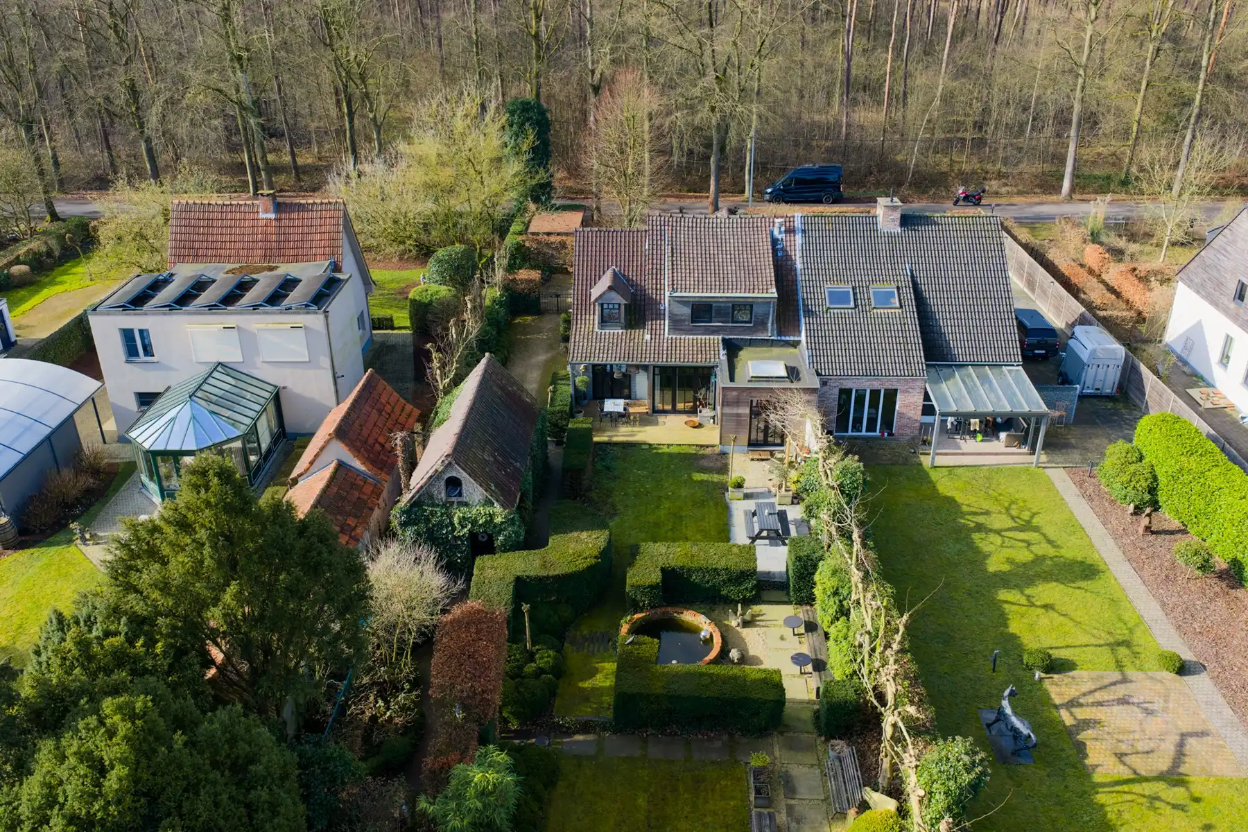 Charmante halfopen woning met polyvalent bijgebouw foto 4