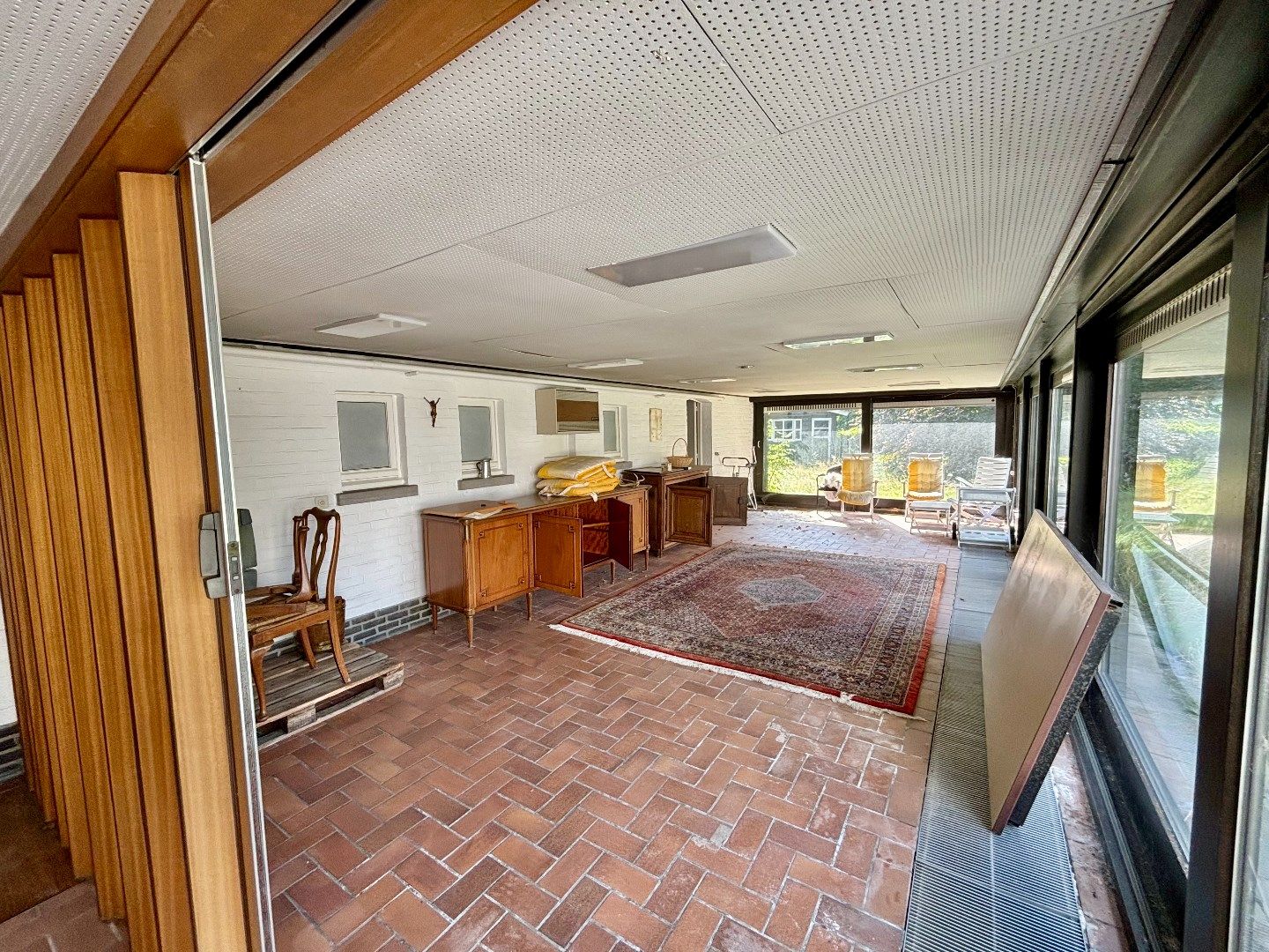 RUIME VILLA OP 1387M² MET VERANDA/PRAKTIJKRUIMTE, DUBBELE GARAGE  EN GROTE TUIN foto 11