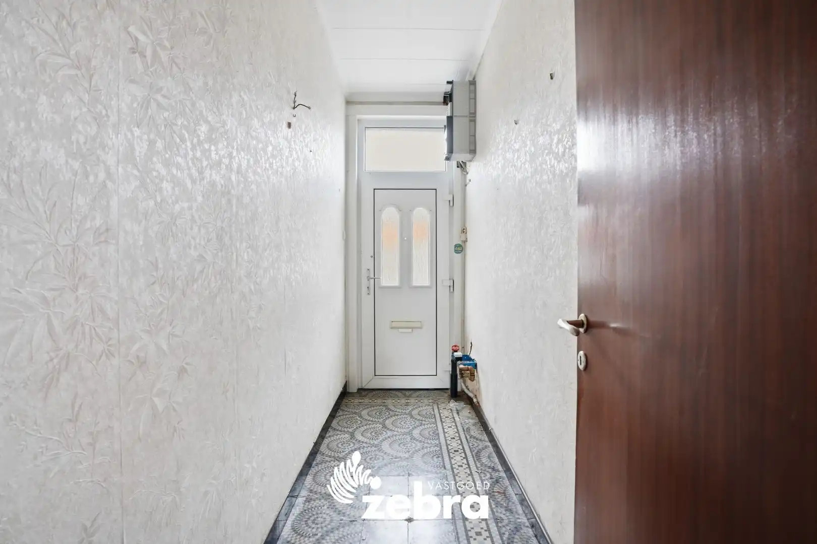 Te renoveren woning met tuin op centrale ligging in Tielt! foto 2