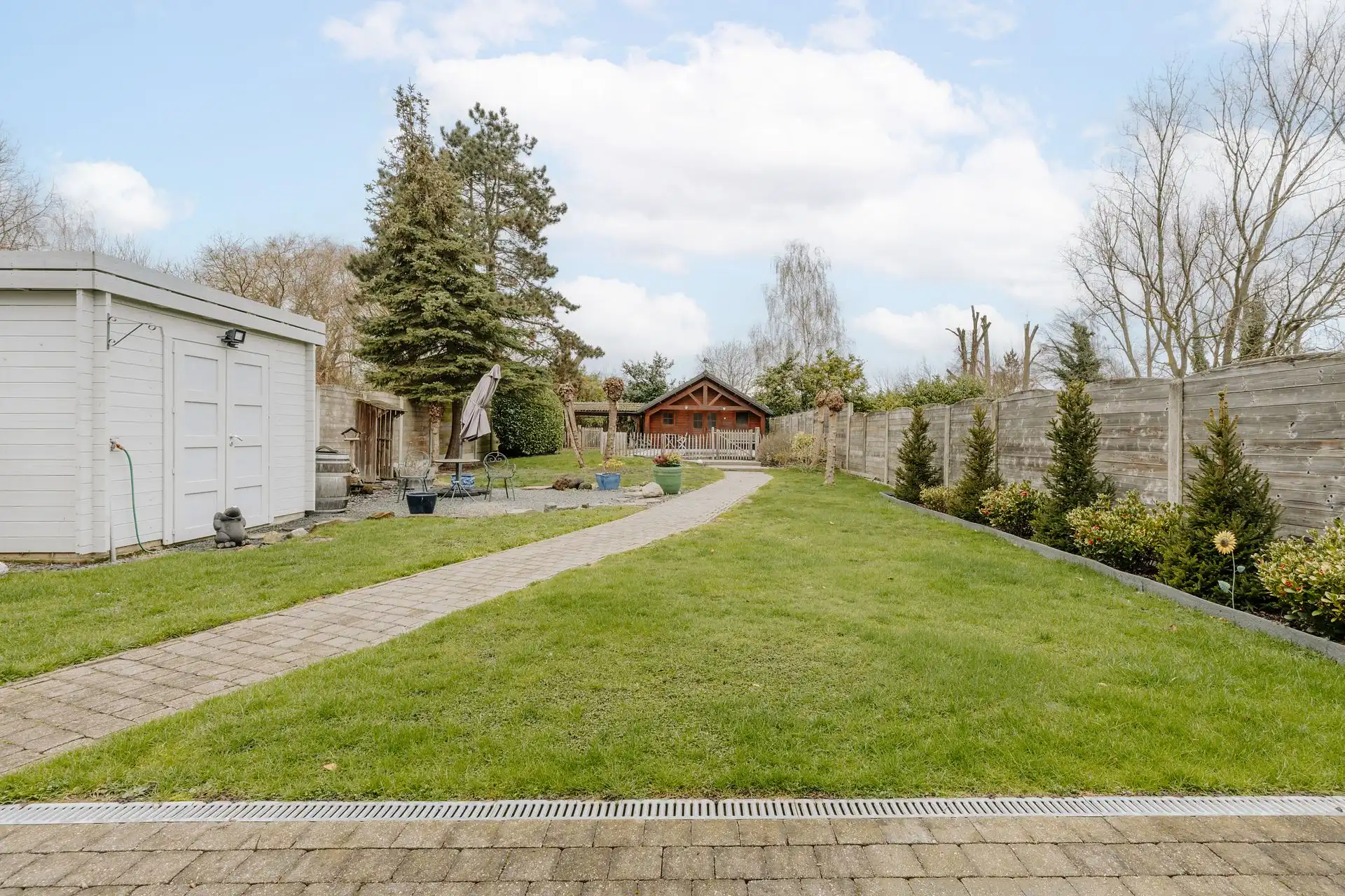 Stijlvolle halfopen woning met grote tuin en zwembad! foto 22