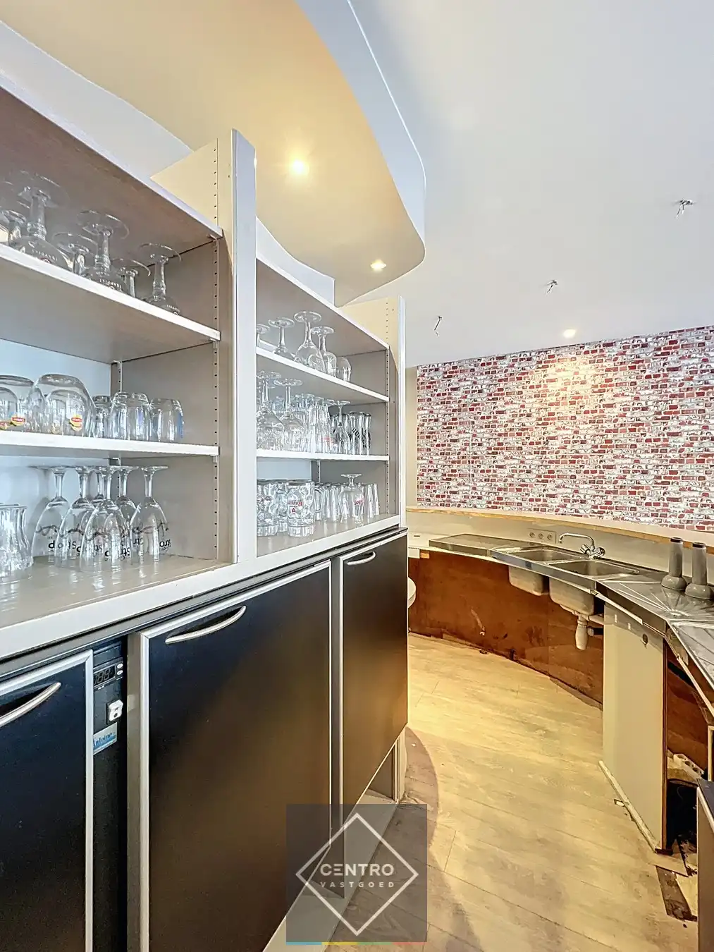 Ruim instapklaar handelspand met te renoveren woning (vroeger café Comodo en ook café Mozart) op de Grote Markt (Izegem) ! foto 12