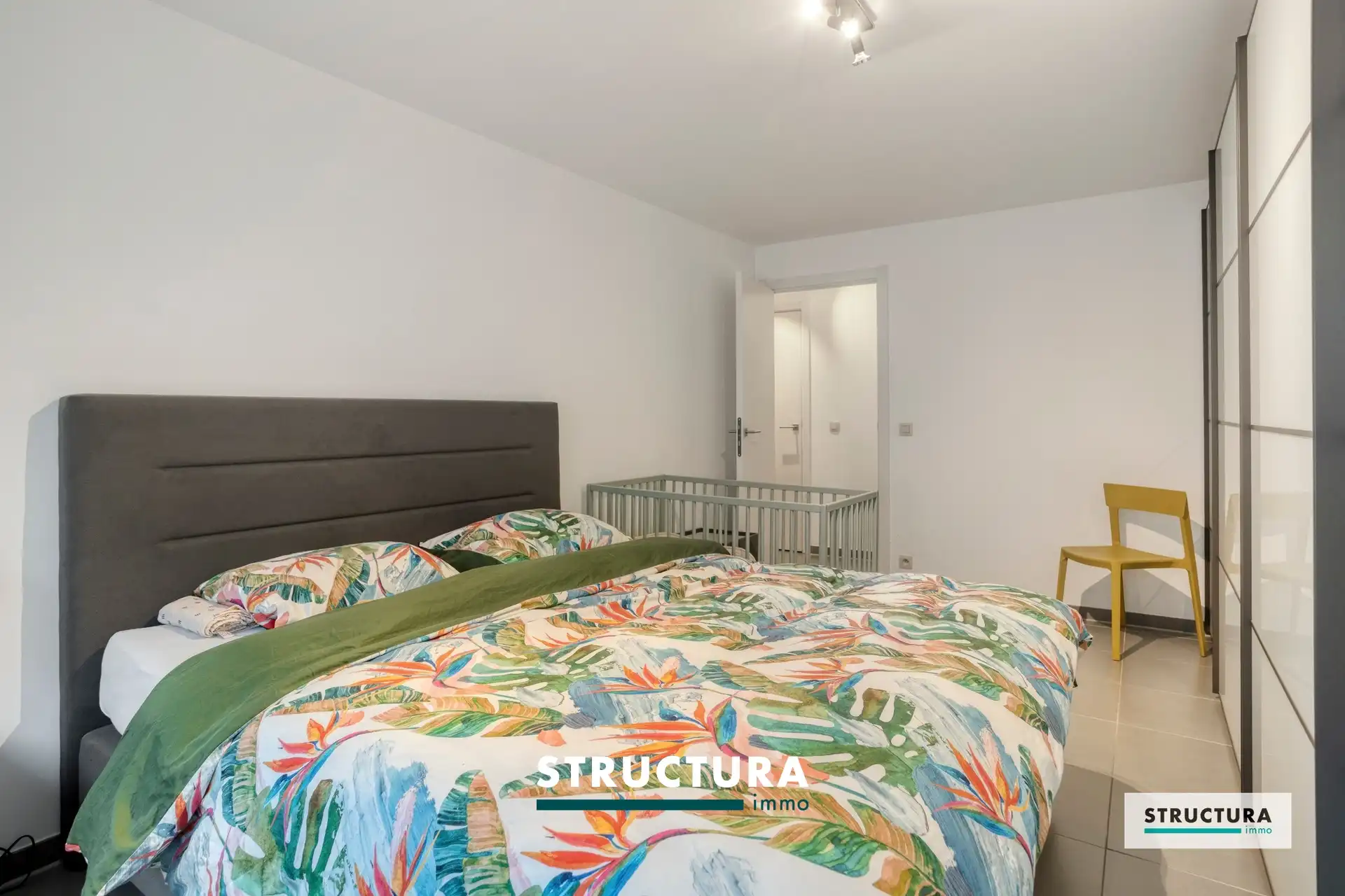 Rustig gelegen, recent appartement met ruime slaapkamers, vlakbij het centrum! foto 14