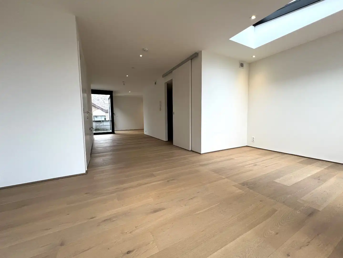 Ruim, modern Handelspand te huur in het centrum van Diest foto 14