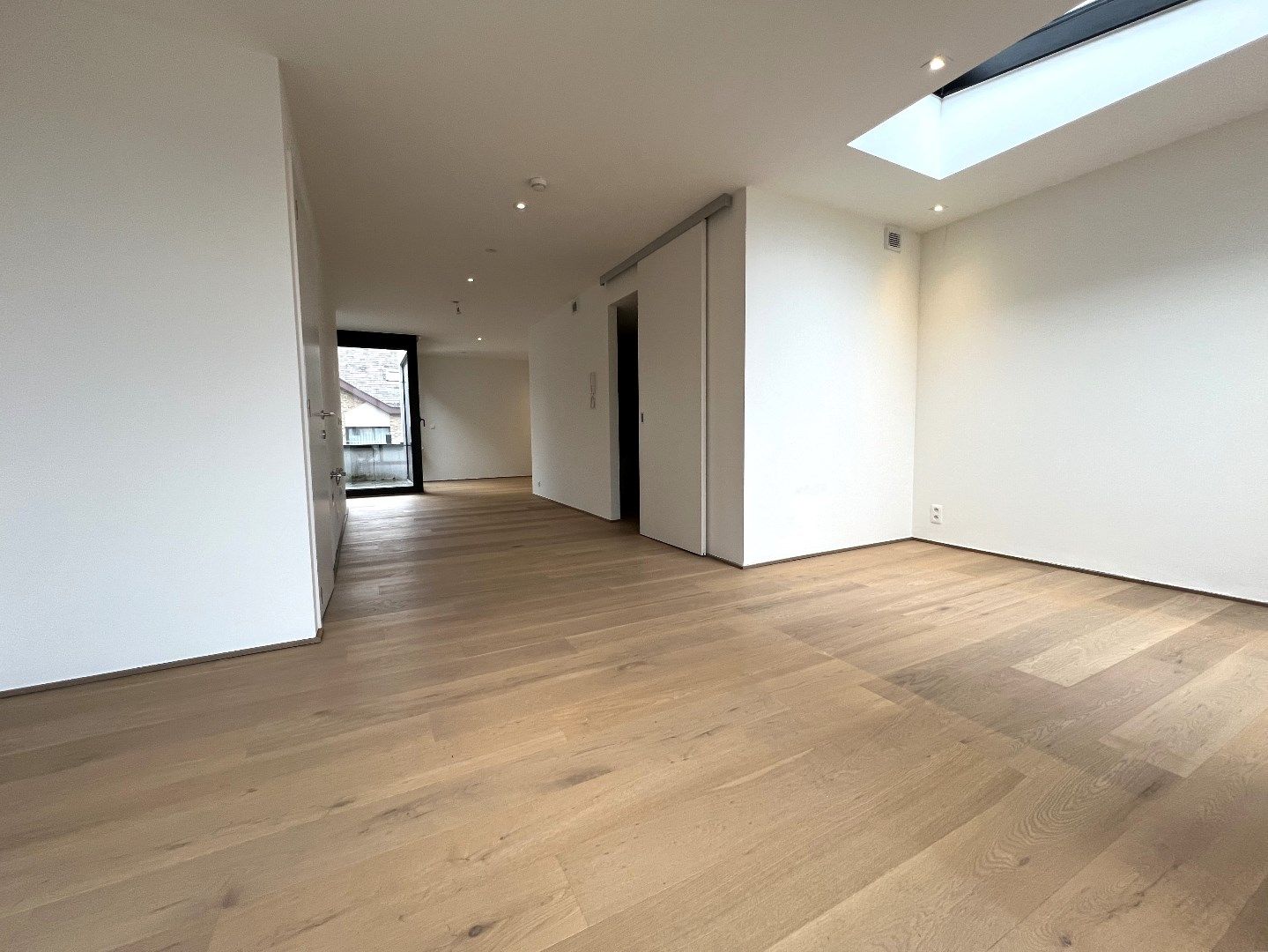 Ruim, modern Handelspand te huur in het centrum van Diest foto 14