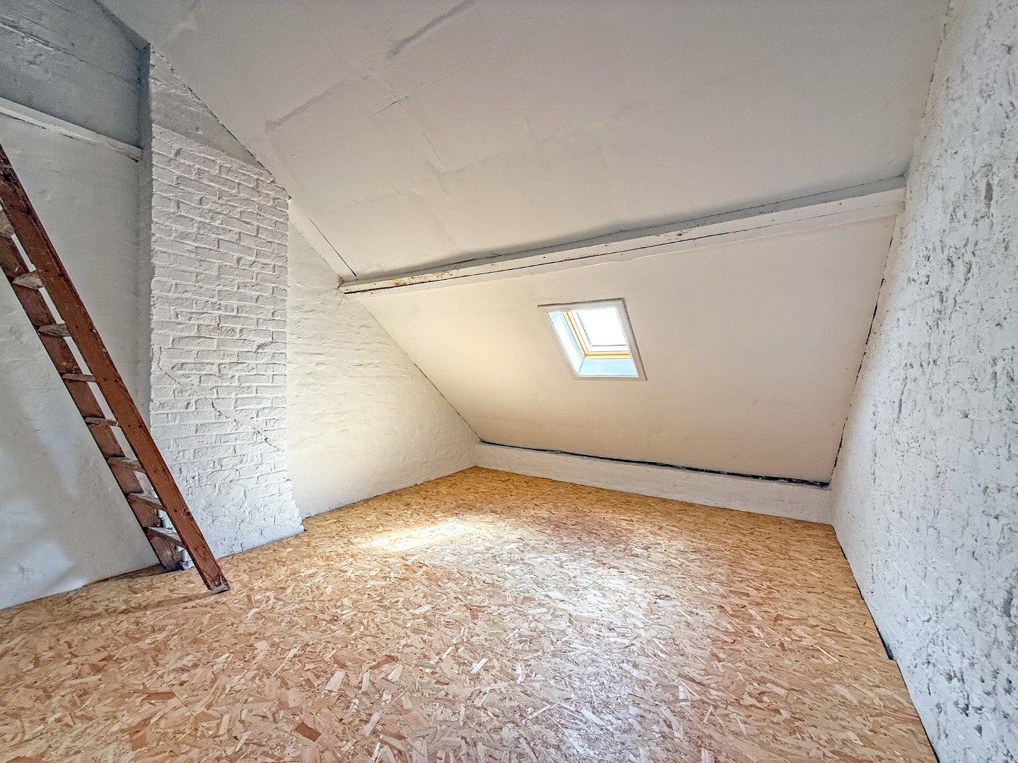 Instapklare rijwoning met garage en zonnige tuin nabij marktplein (157 m²) foto 10