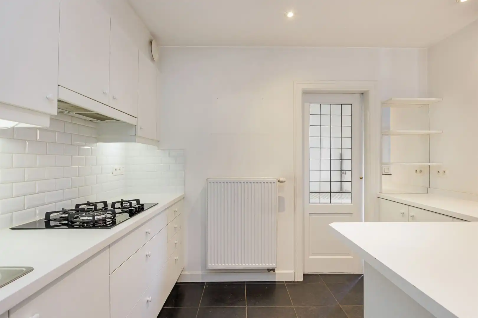 Gelijkvloers appartement met 2 slaapkamers en garage! foto 4