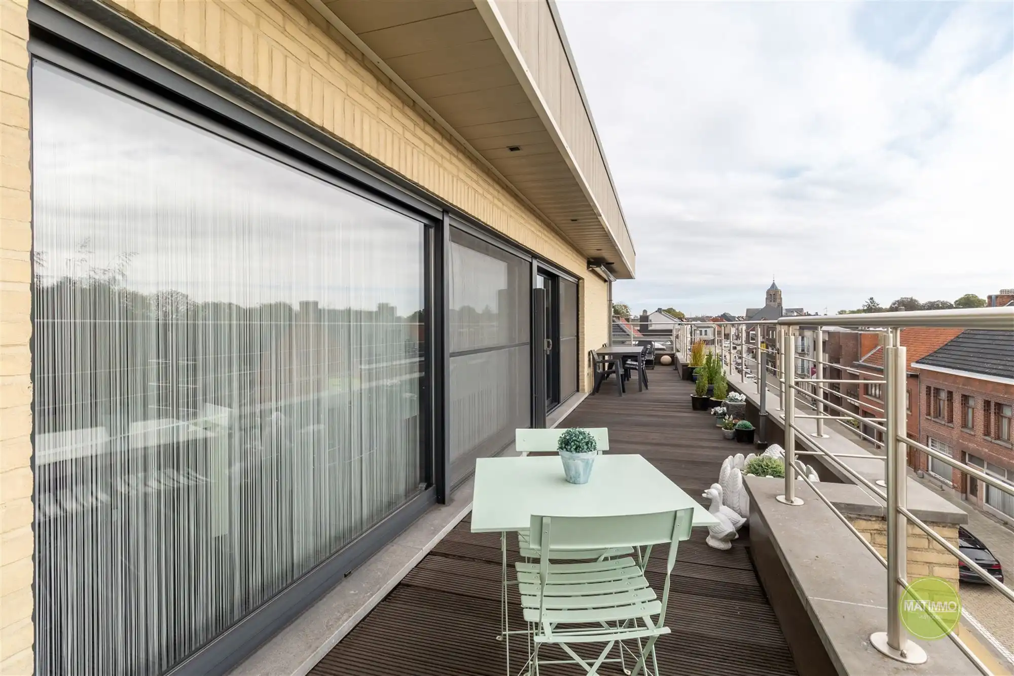 Penthouse met ruim zuidgericht terras en garage in Mol foto {{pictureIndex}}