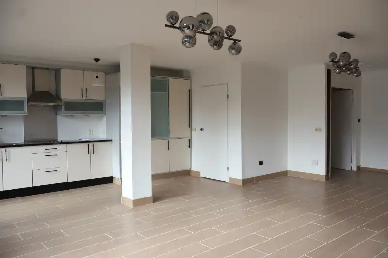Gerenoveerd appartement met 3 slaapkamers en zonnig terras in hartje Genk foto 7